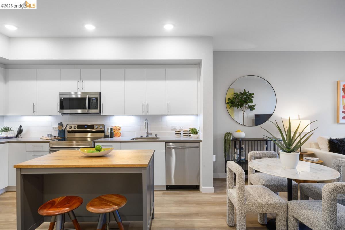 Detail Gallery Image 8 of 42 For 260 Brooklyn Basin Way #536,  Oakland,  CA 94606 - 1 Beds | 1 Baths