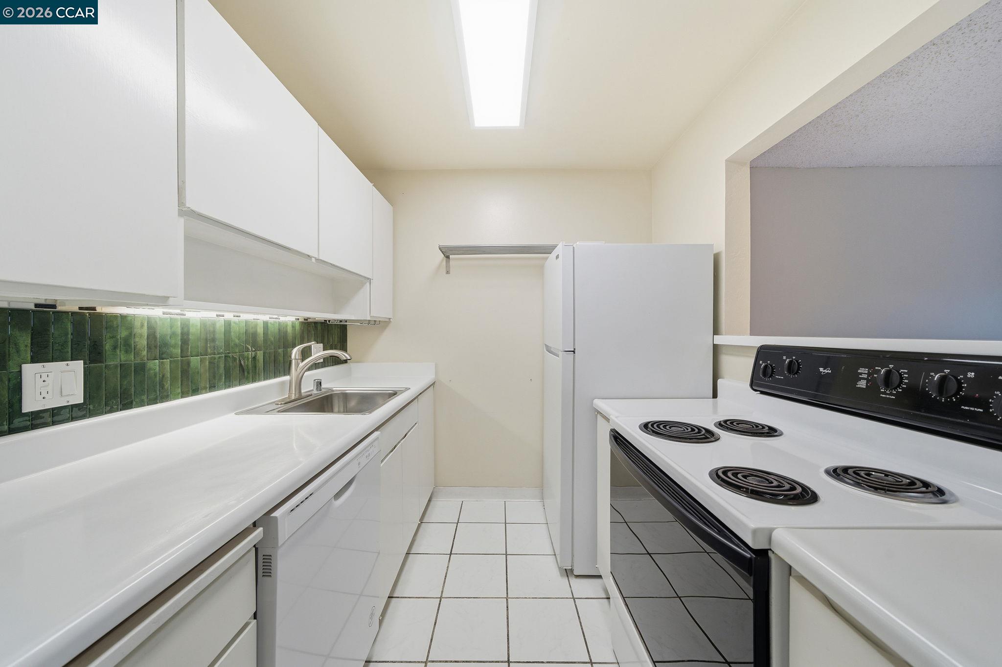 Detail Gallery Image 4 of 18 For 470 N Civic Drive #405,  Walnut Creek,  CA 94596 - 1 Beds | 1 Baths