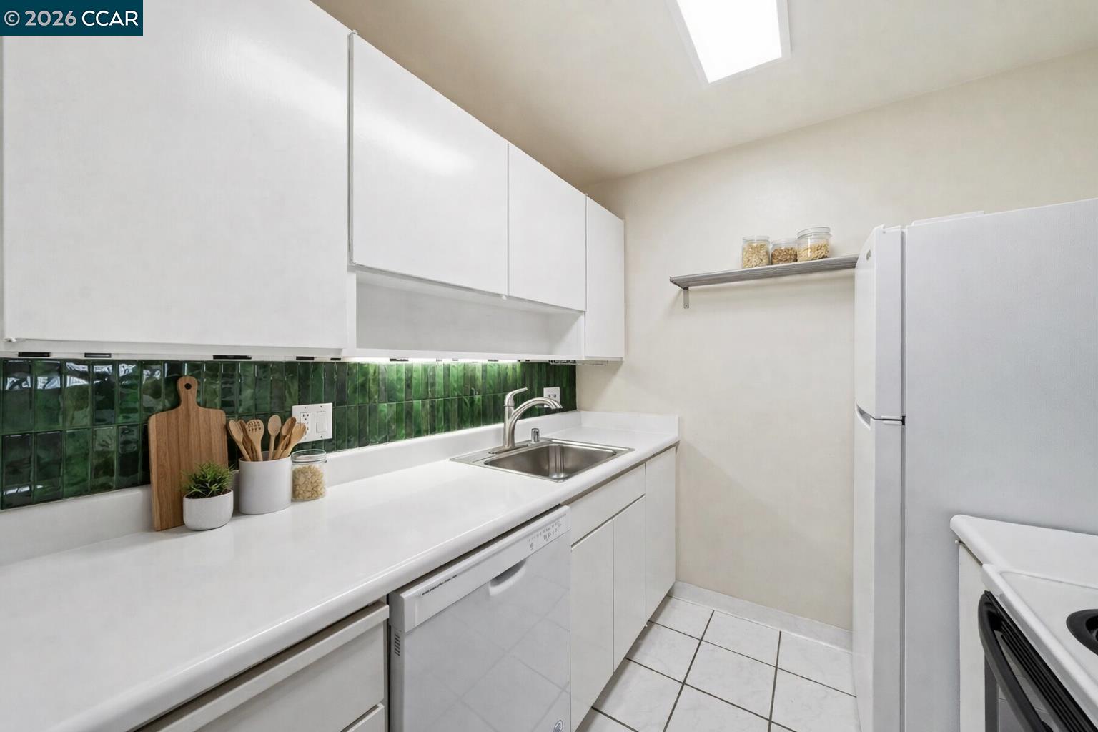 Detail Gallery Image 5 of 18 For 470 N Civic Drive #405,  Walnut Creek,  CA 94596 - 1 Beds | 1 Baths