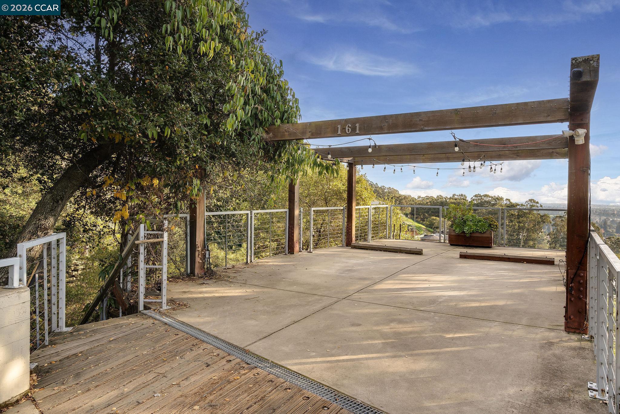 Detail Gallery Image 2 of 56 For 161 Panoramic Way, Berkeley,  CA 94704 - 2 Beds | 2 Baths