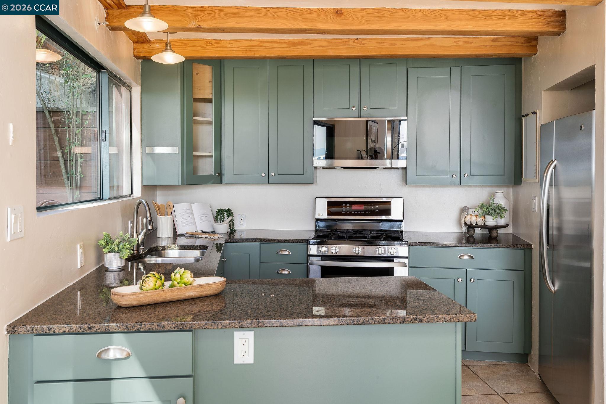 Detail Gallery Image 11 of 56 For 161 Panoramic Way, Berkeley,  CA 94704 - 2 Beds | 2 Baths