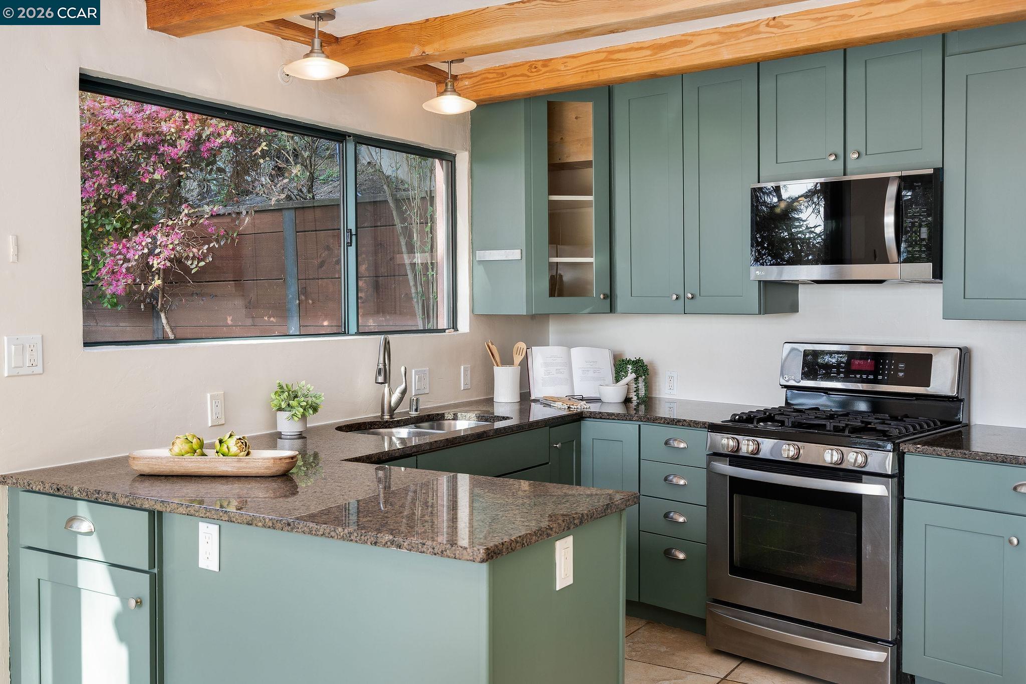 Detail Gallery Image 12 of 56 For 161 Panoramic Way, Berkeley,  CA 94704 - 2 Beds | 2 Baths