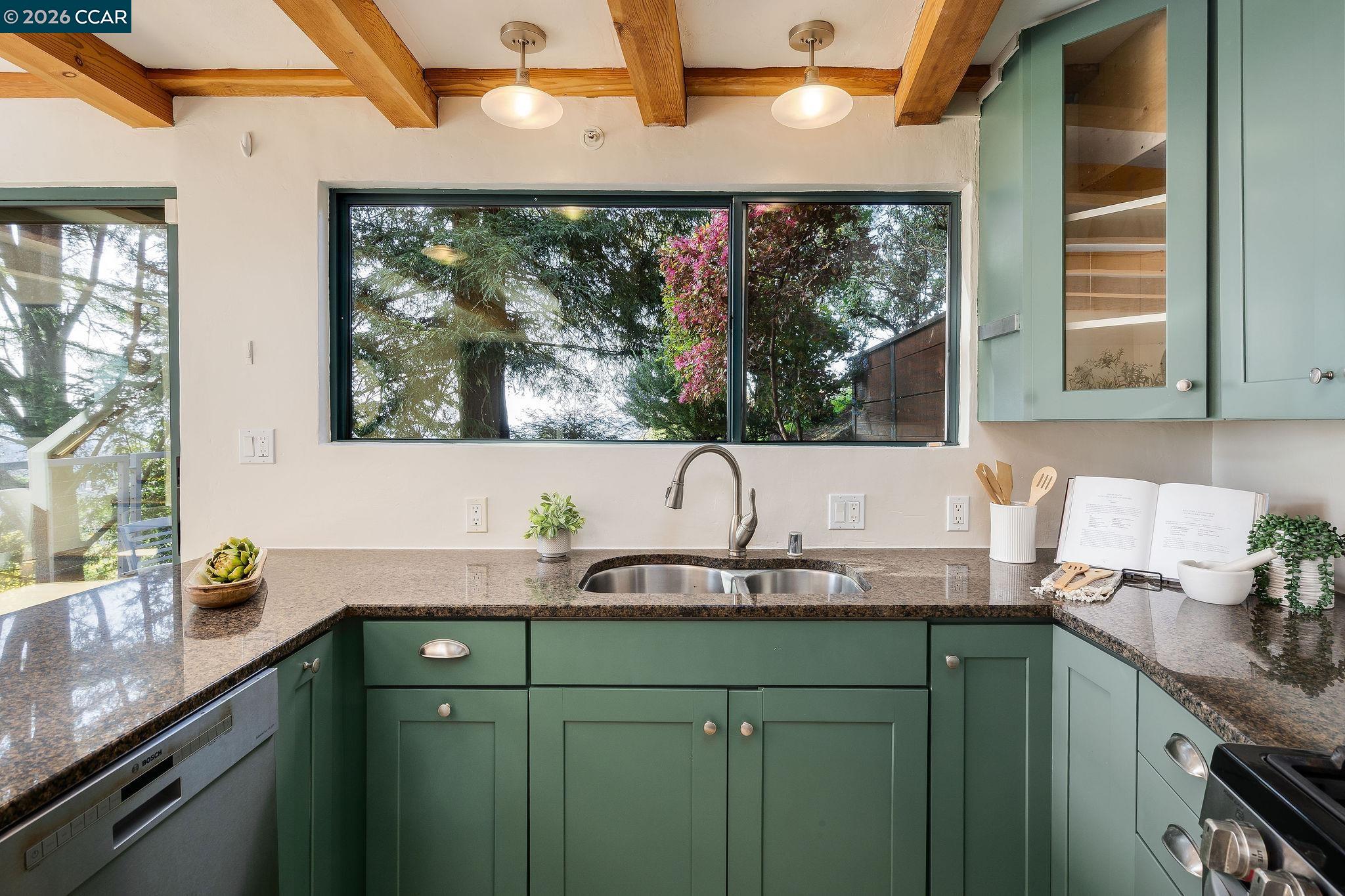 Detail Gallery Image 14 of 56 For 161 Panoramic Way, Berkeley,  CA 94704 - 2 Beds | 2 Baths