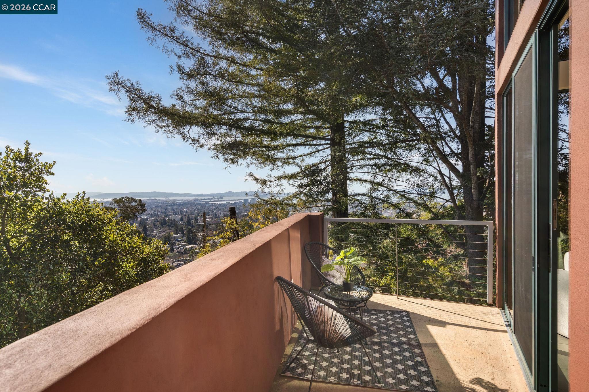 Detail Gallery Image 25 of 56 For 161 Panoramic Way, Berkeley,  CA 94704 - 2 Beds | 2 Baths