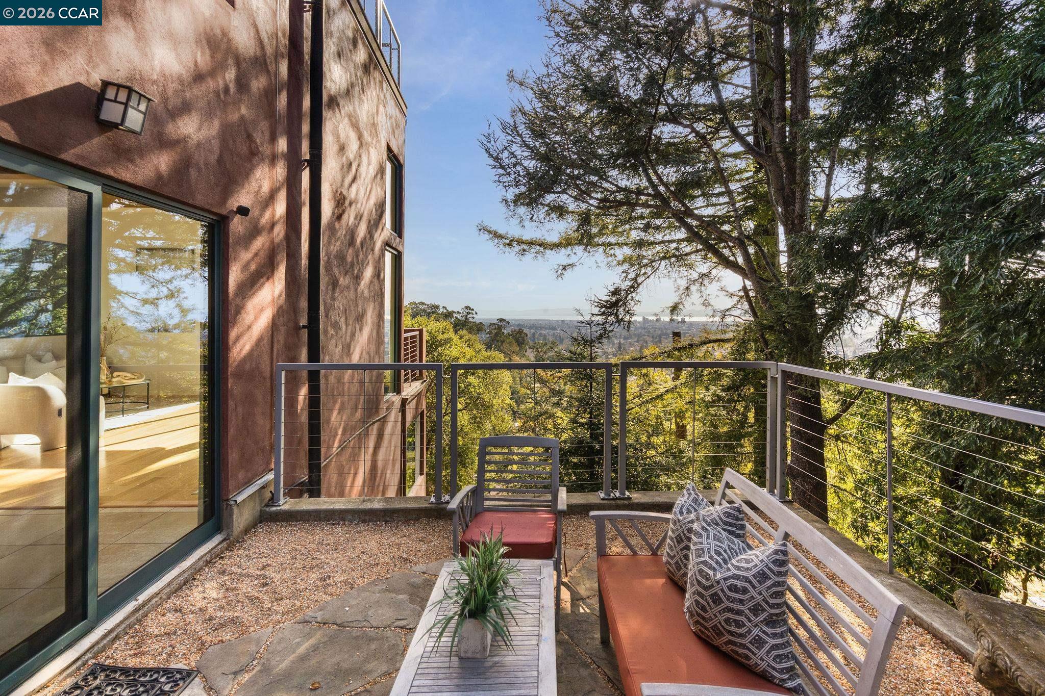 Detail Gallery Image 28 of 56 For 161 Panoramic Way, Berkeley,  CA 94704 - 2 Beds | 2 Baths