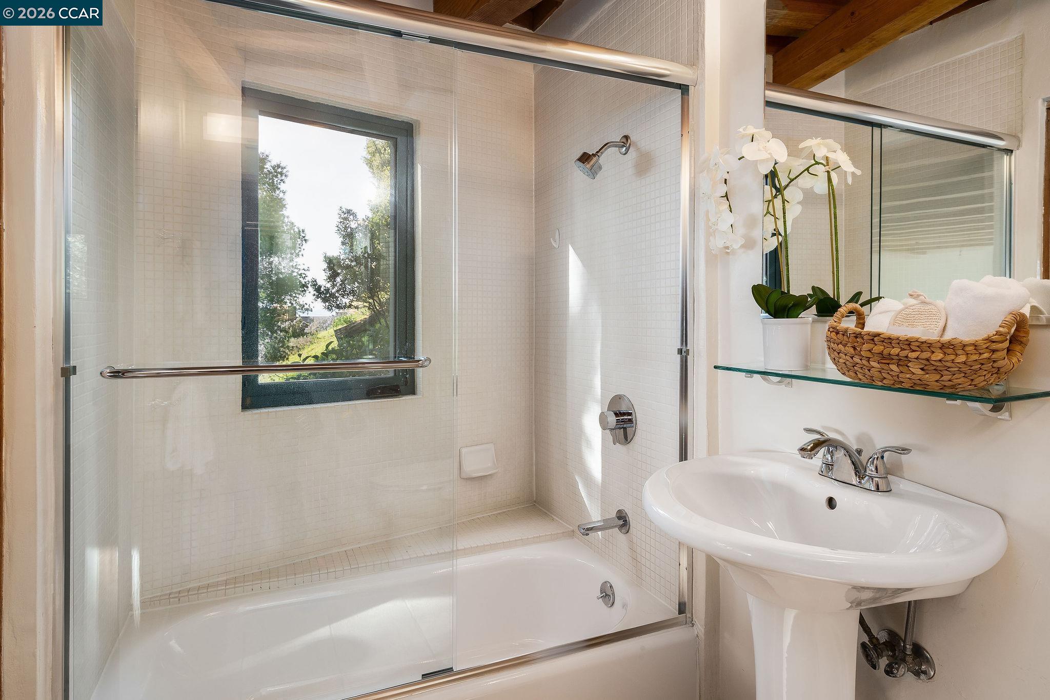 Detail Gallery Image 38 of 56 For 161 Panoramic Way, Berkeley,  CA 94704 - 2 Beds | 2 Baths