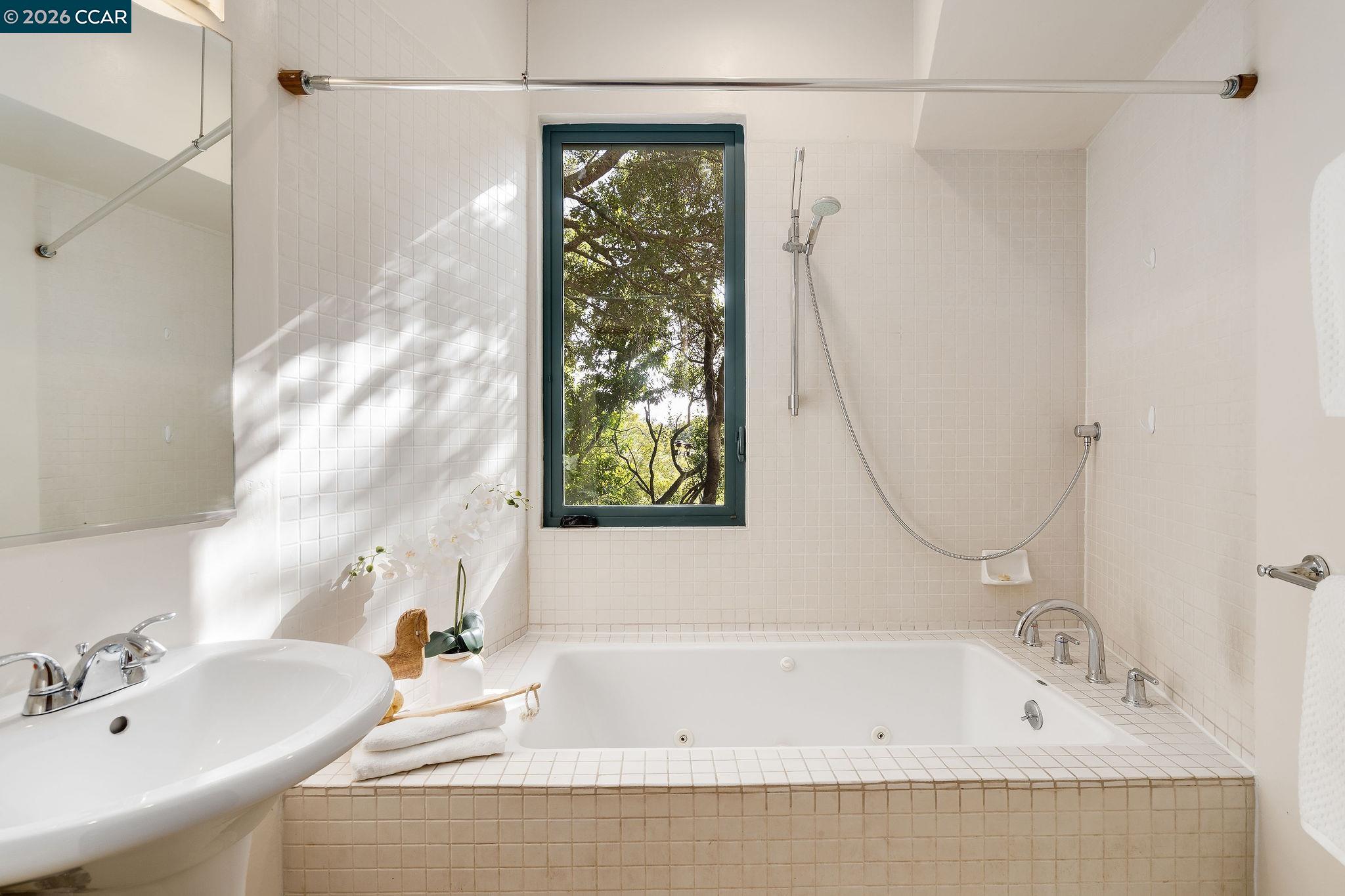 Detail Gallery Image 40 of 56 For 161 Panoramic Way, Berkeley,  CA 94704 - 2 Beds | 2 Baths