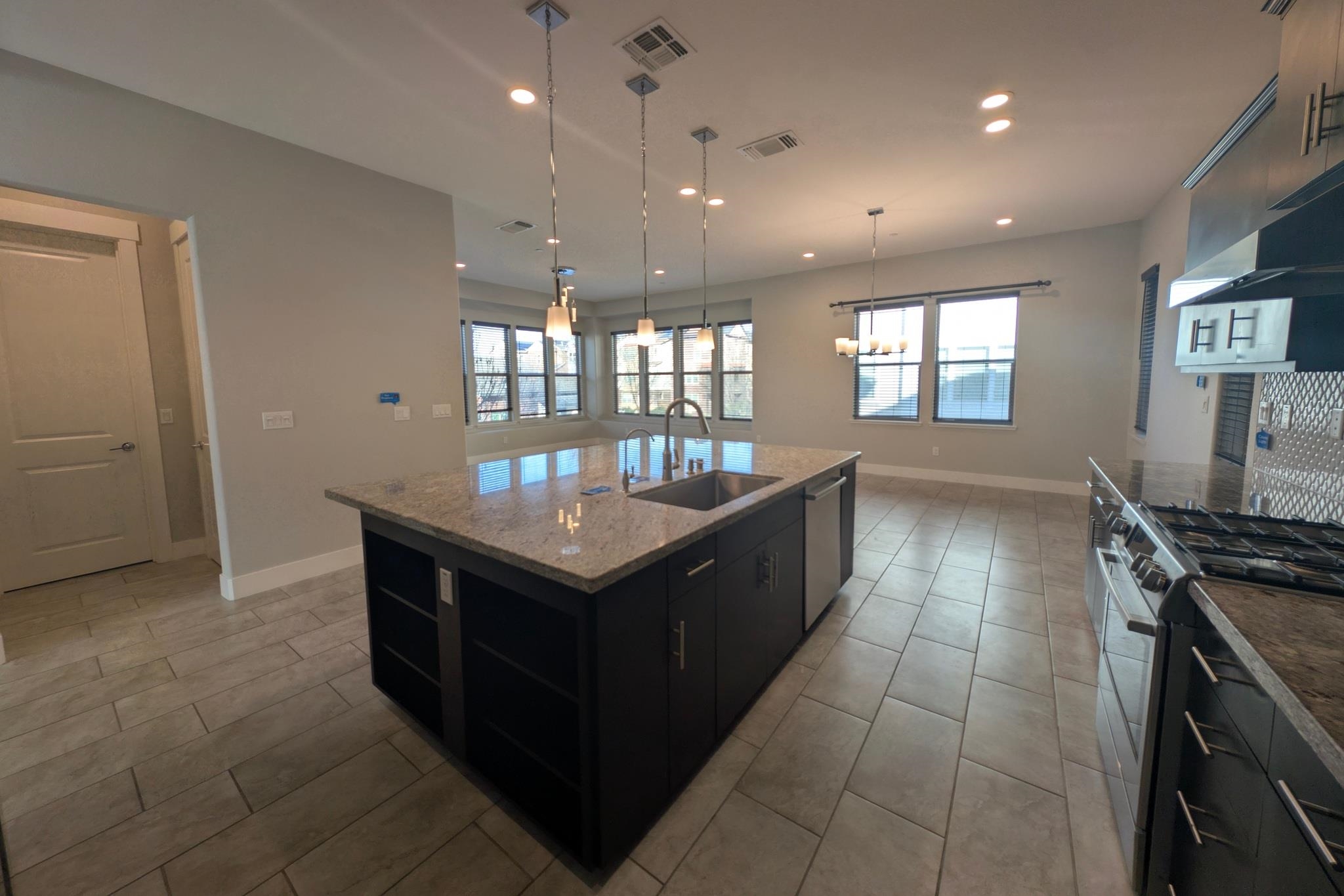 Detail Gallery Image 10 of 44 For 1380 Brookline Loop, Pleasanton,  CA 94566 - 3 Beds | 2/2 Baths