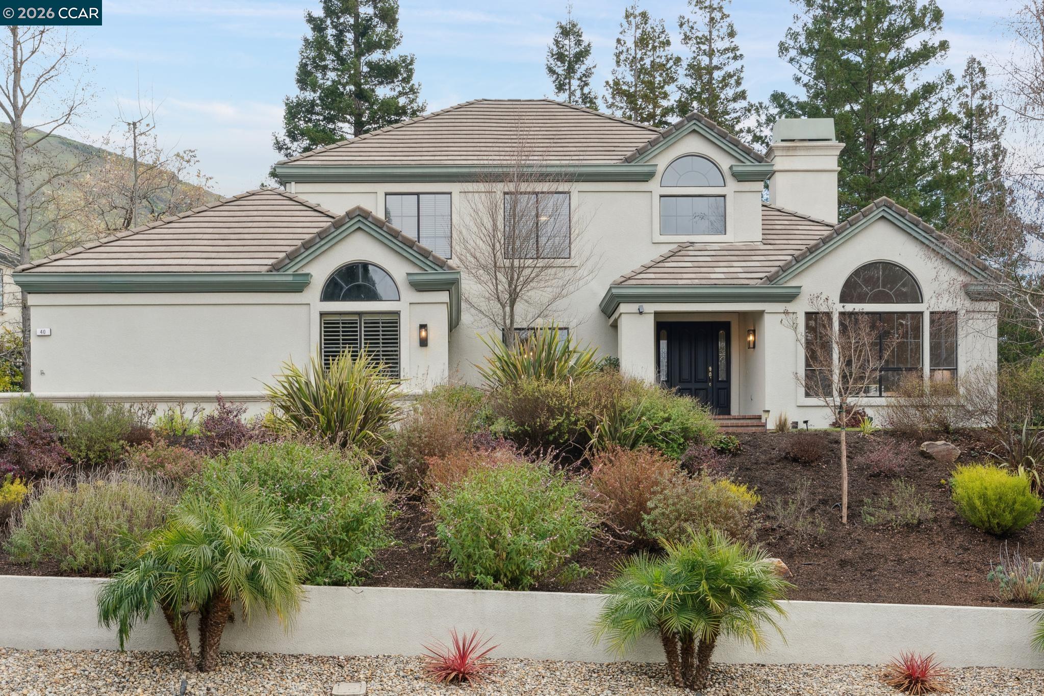 Detail Gallery Image 2 of 49 For 40 Oak Trail Ct, Alamo,  CA 94507 - 4 Beds | 3/1 Baths