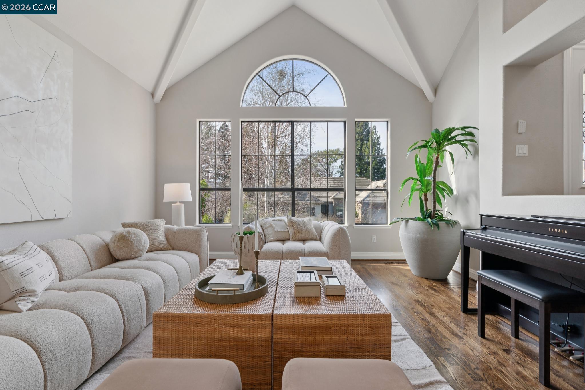 Detail Gallery Image 4 of 49 For 40 Oak Trail Ct, Alamo,  CA 94507 - 4 Beds | 3/1 Baths