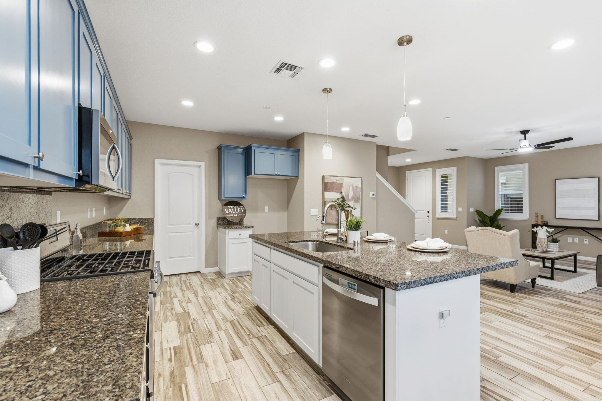 Detail Gallery Image 11 of 48 For 1703 Solano Court, Lathrop,  CA 95330 - 4 Beds | 3 Baths