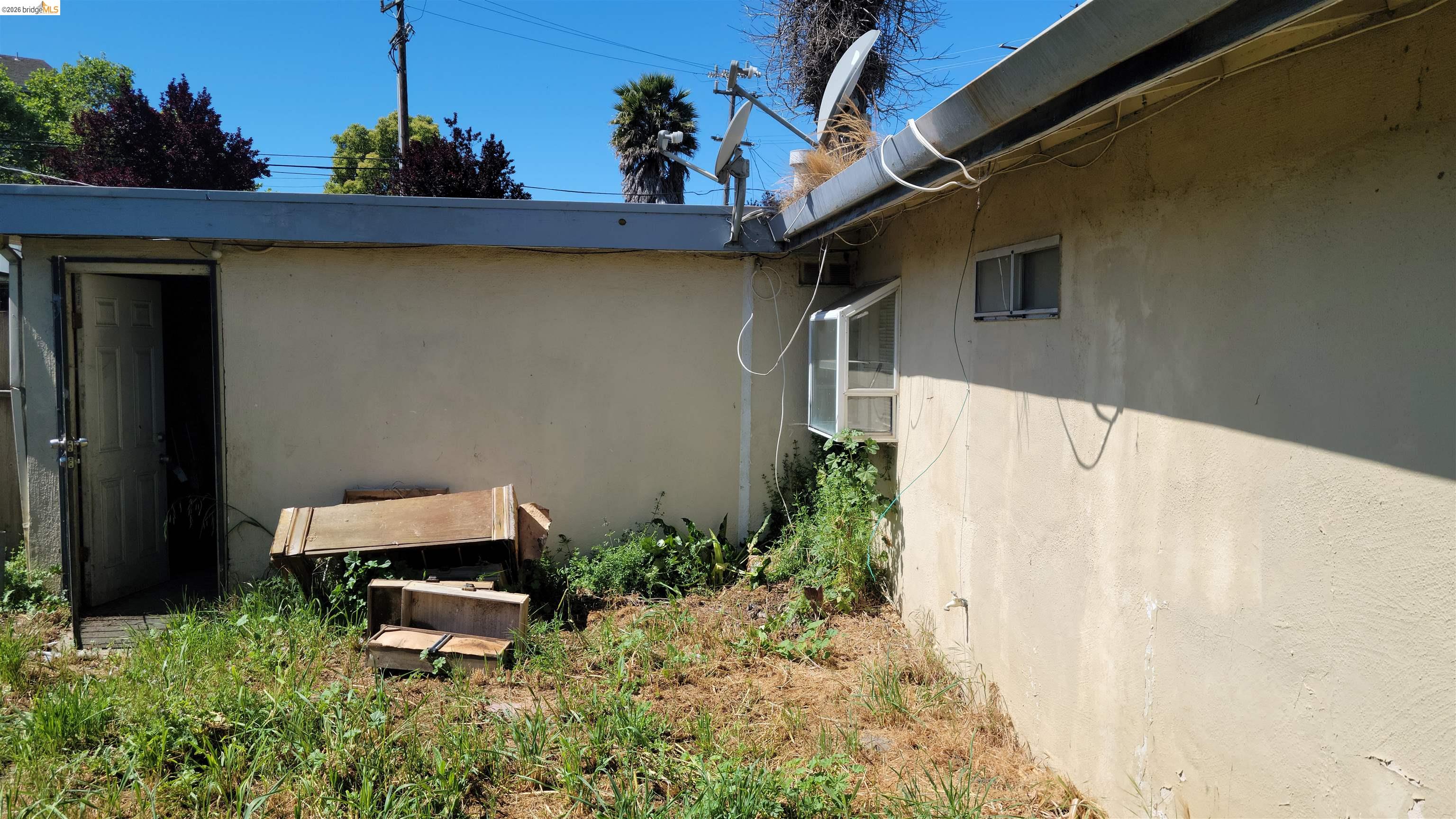 Detail Gallery Image 16 of 16 For 2190 Giant Rd, San Pablo,  CA 94806 - 3 Beds | 1 Baths