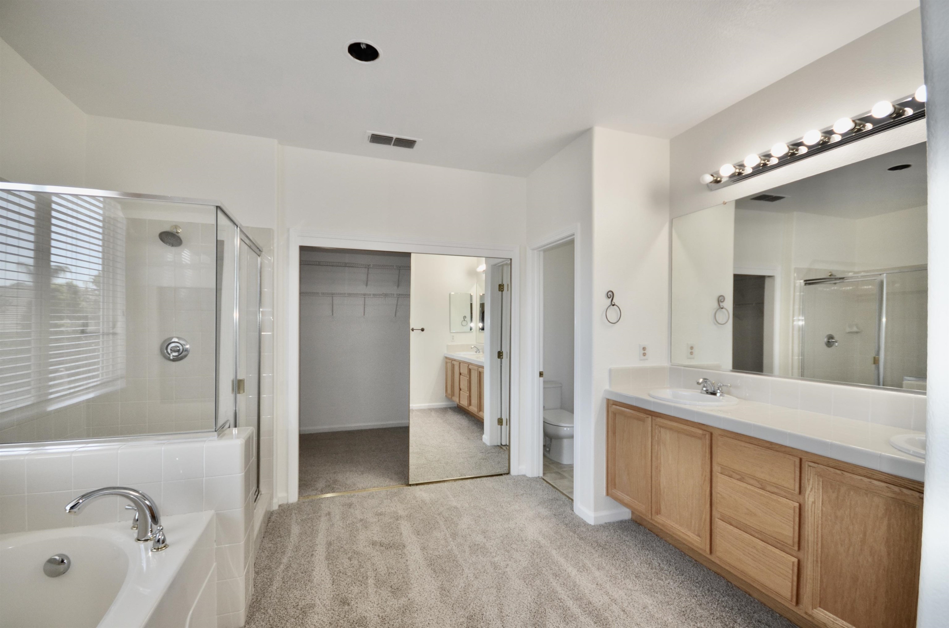 Detail Gallery Image 25 of 39 For 9416 Lyndley Plaza Way, Elk Grove,  CA 95624 - 5 Beds | 3 Baths