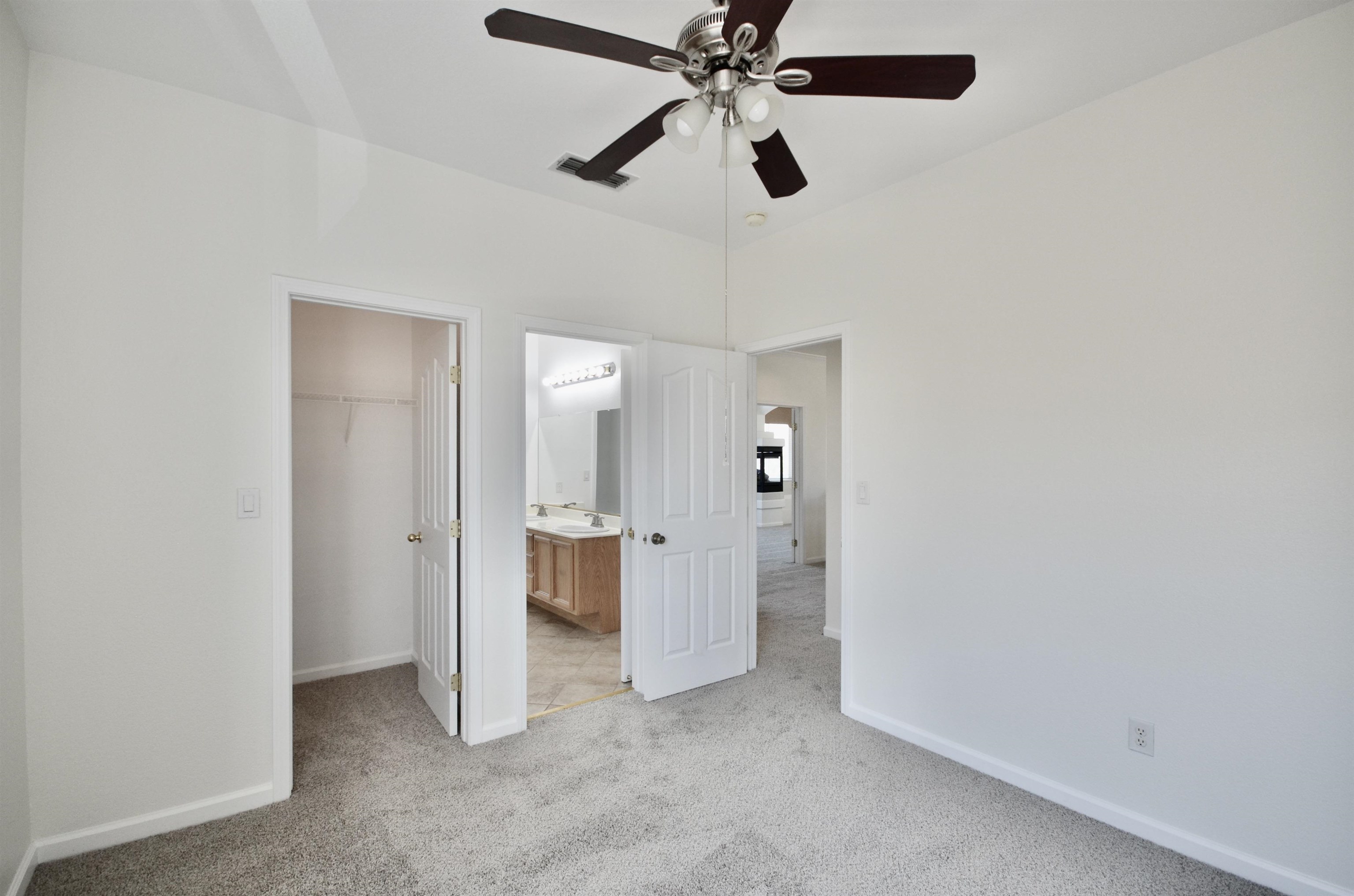 Detail Gallery Image 30 of 39 For 9416 Lyndley Plaza Way, Elk Grove,  CA 95624 - 5 Beds | 3 Baths