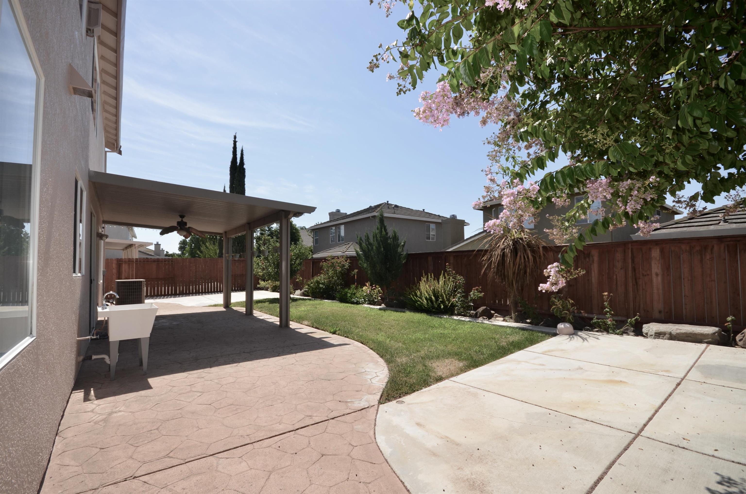 Detail Gallery Image 35 of 39 For 9416 Lyndley Plaza Way, Elk Grove,  CA 95624 - 5 Beds | 3 Baths