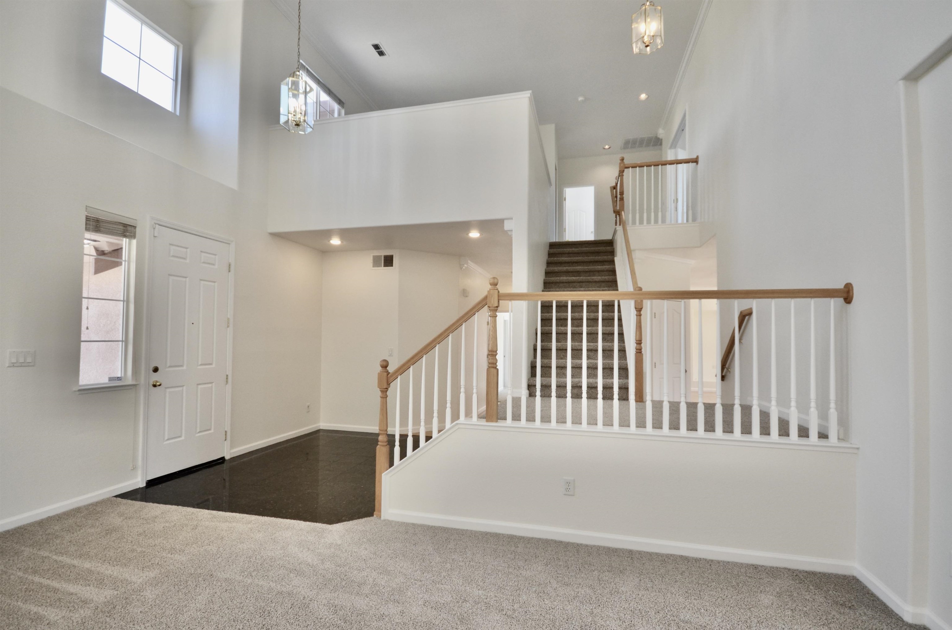 Detail Gallery Image 5 of 39 For 9416 Lyndley Plaza Way, Elk Grove,  CA 95624 - 5 Beds | 3 Baths