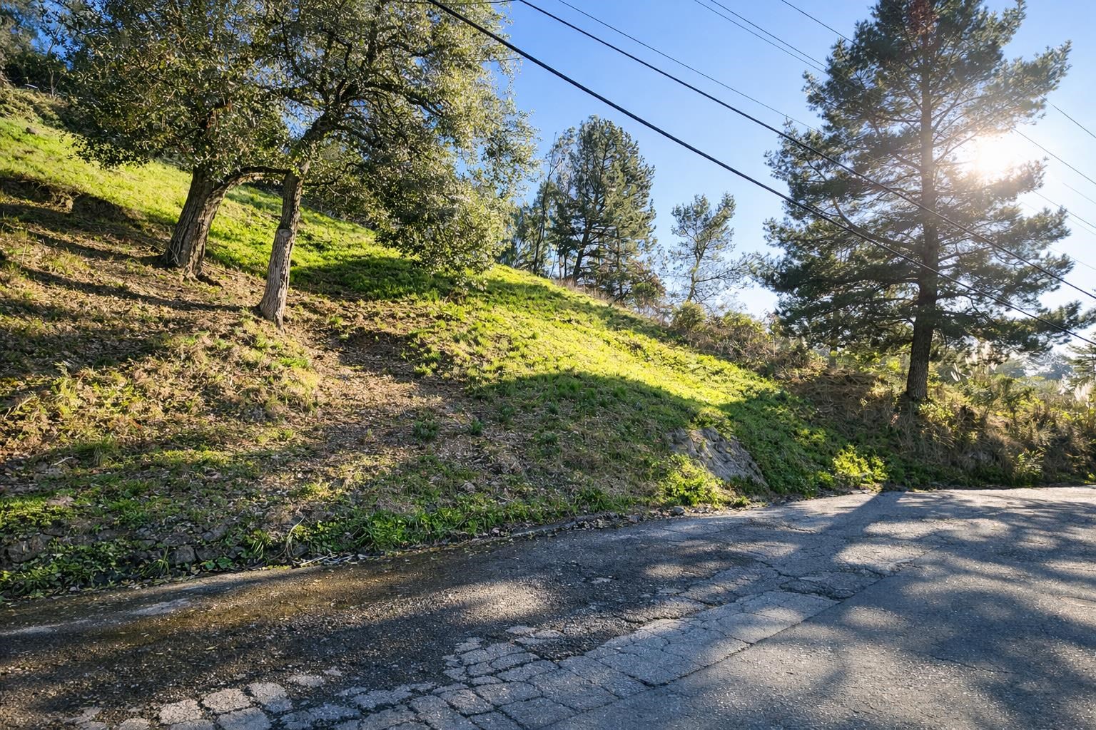 Detail Gallery Image 4 of 6 For 6842 Armour Dr, Oakland,  CA 94611 - – Beds | – Baths