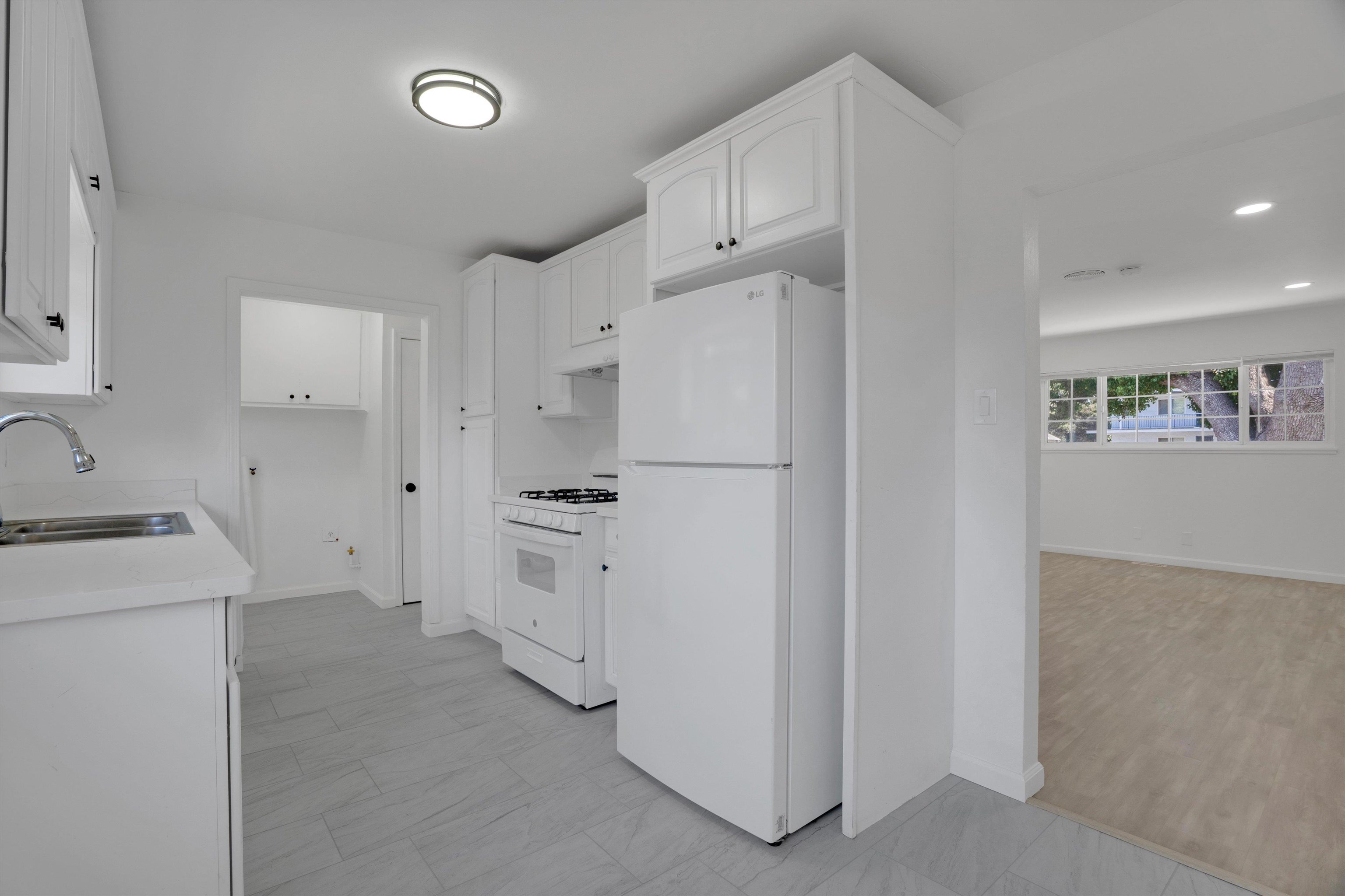 Detail Gallery Image 11 of 31 For 60 Railroad Ave, Rodeo,  CA 94572 - 5 Beds | 2 Baths