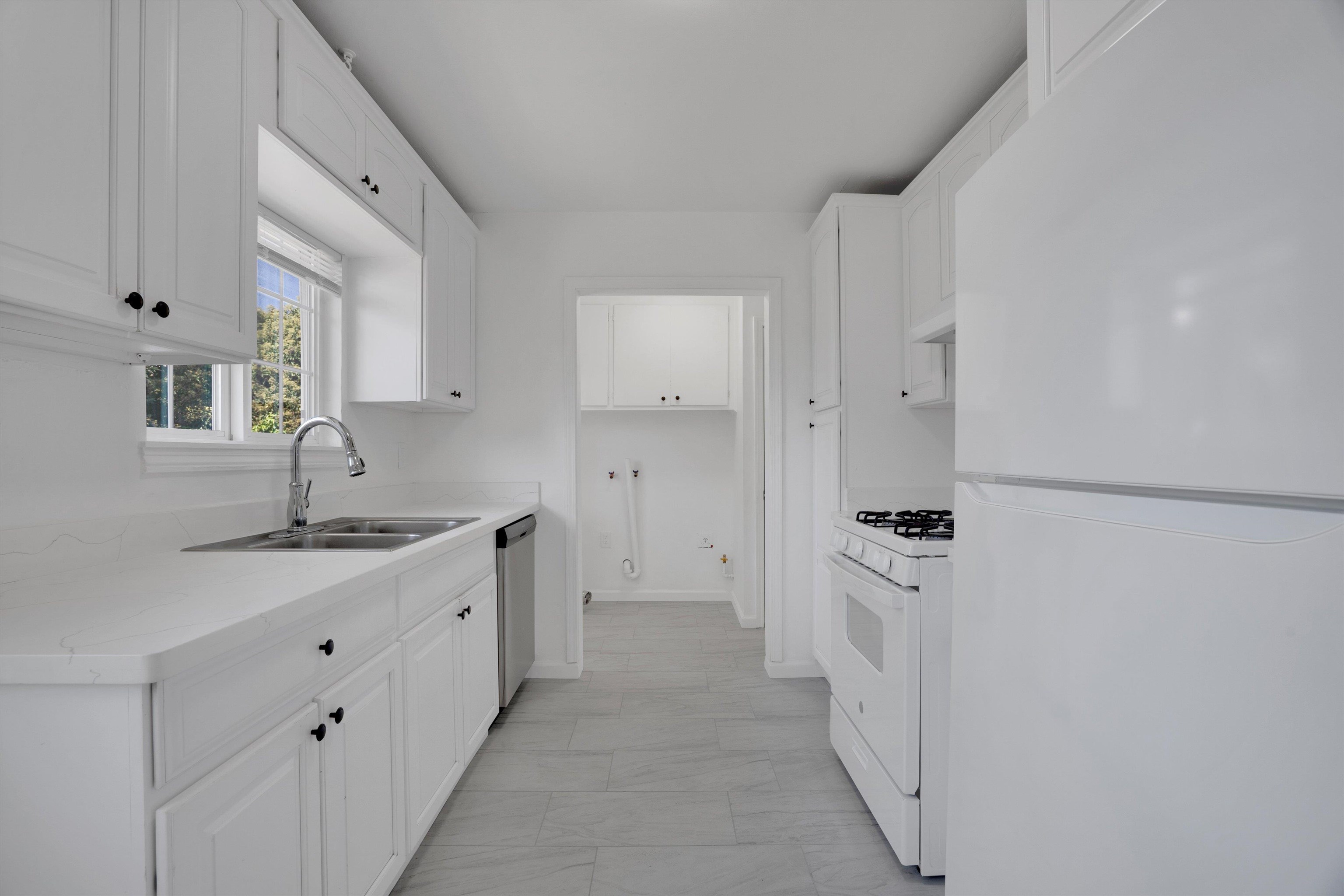 Detail Gallery Image 12 of 31 For 60 Railroad Ave, Rodeo,  CA 94572 - 5 Beds | 2 Baths