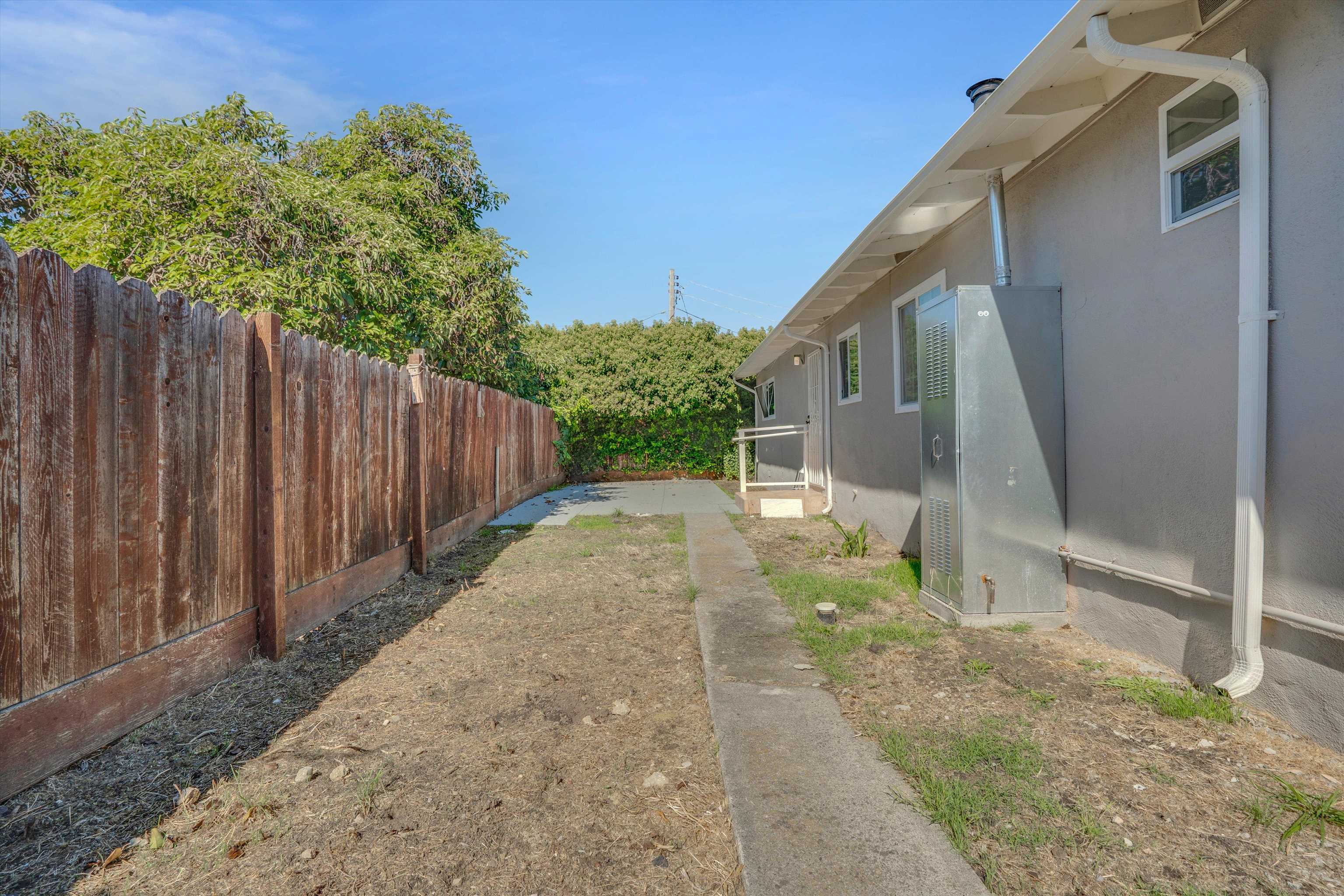 Detail Gallery Image 26 of 31 For 60 Railroad Ave, Rodeo,  CA 94572 - 5 Beds | 2 Baths