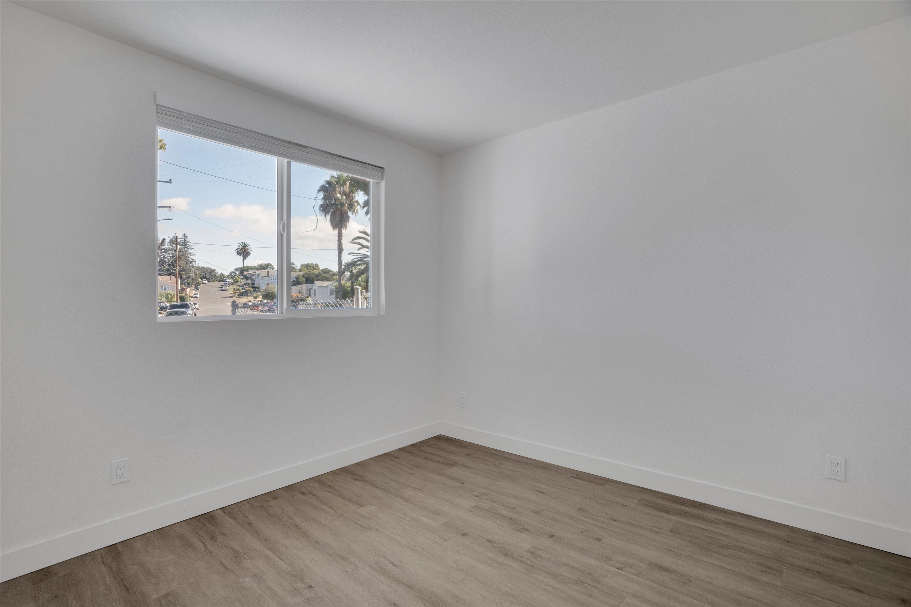 Detail Gallery Image 9 of 31 For 60 Railroad Ave, Rodeo,  CA 94572 - 5 Beds | 2 Baths