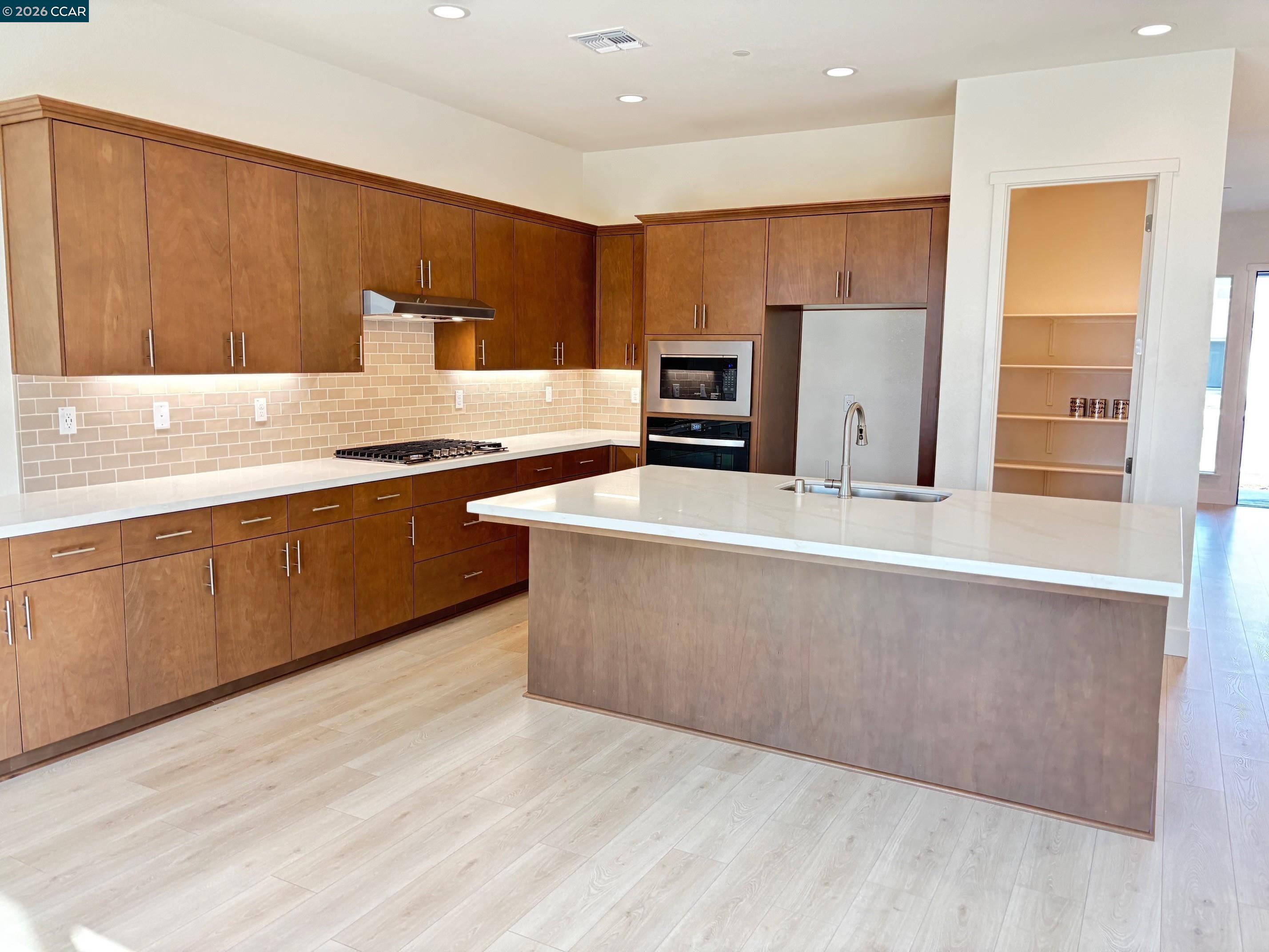 Detail Gallery Image 5 of 11 For 16113 Purdy Ct, Lathrop,  CA 95330 - 4 Beds | 3/1 Baths