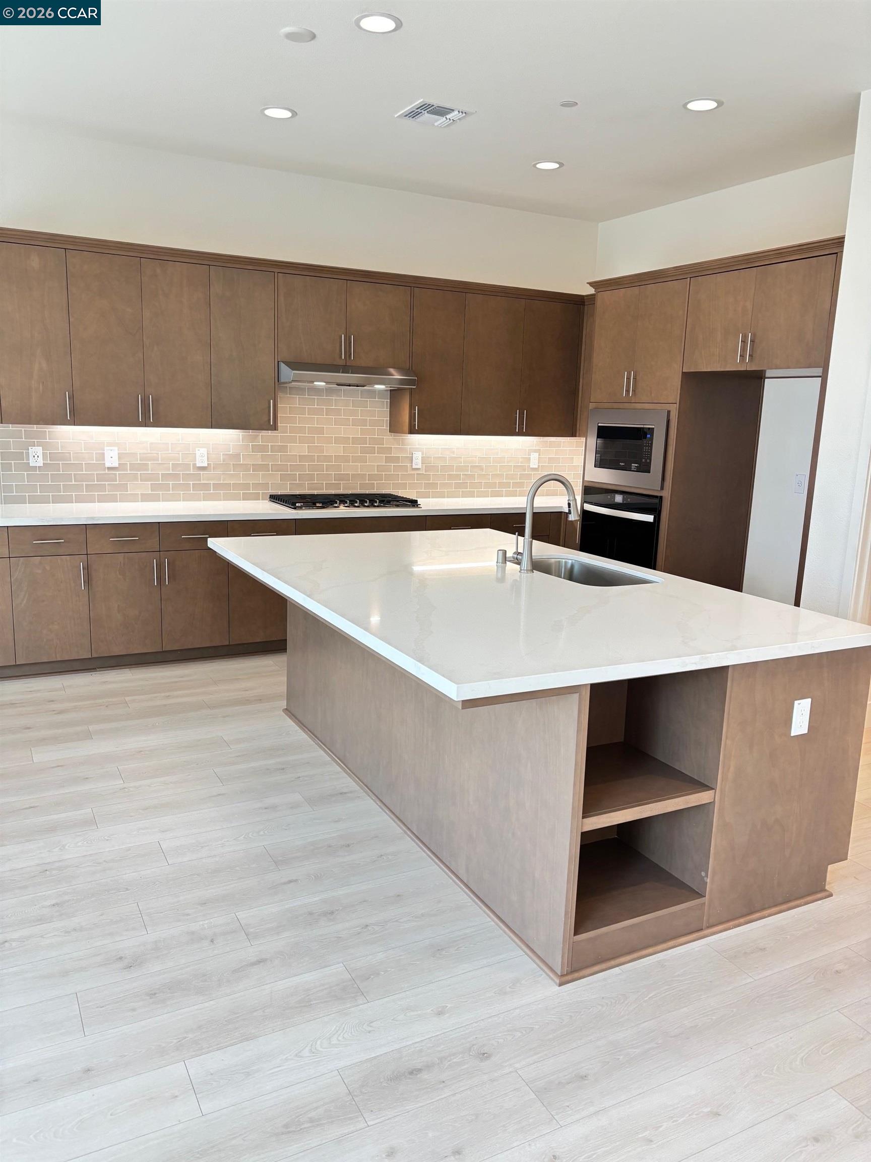 Detail Gallery Image 6 of 11 For 16113 Purdy Ct, Lathrop,  CA 95330 - 4 Beds | 3/1 Baths