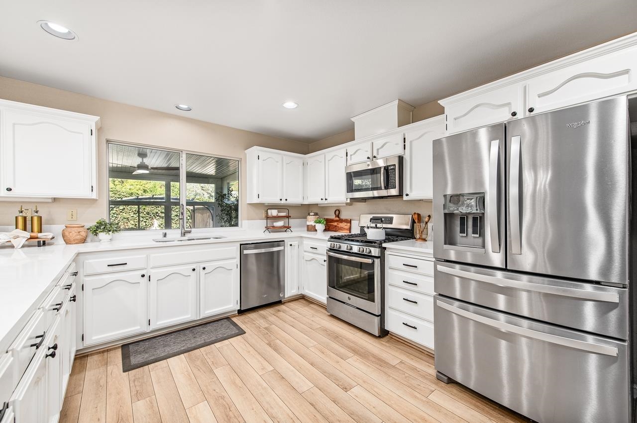 Detail Gallery Image 13 of 59 For 297 Del Valle Ct, Pleasanton,  CA 94566 - 3 Beds | 2/1 Baths