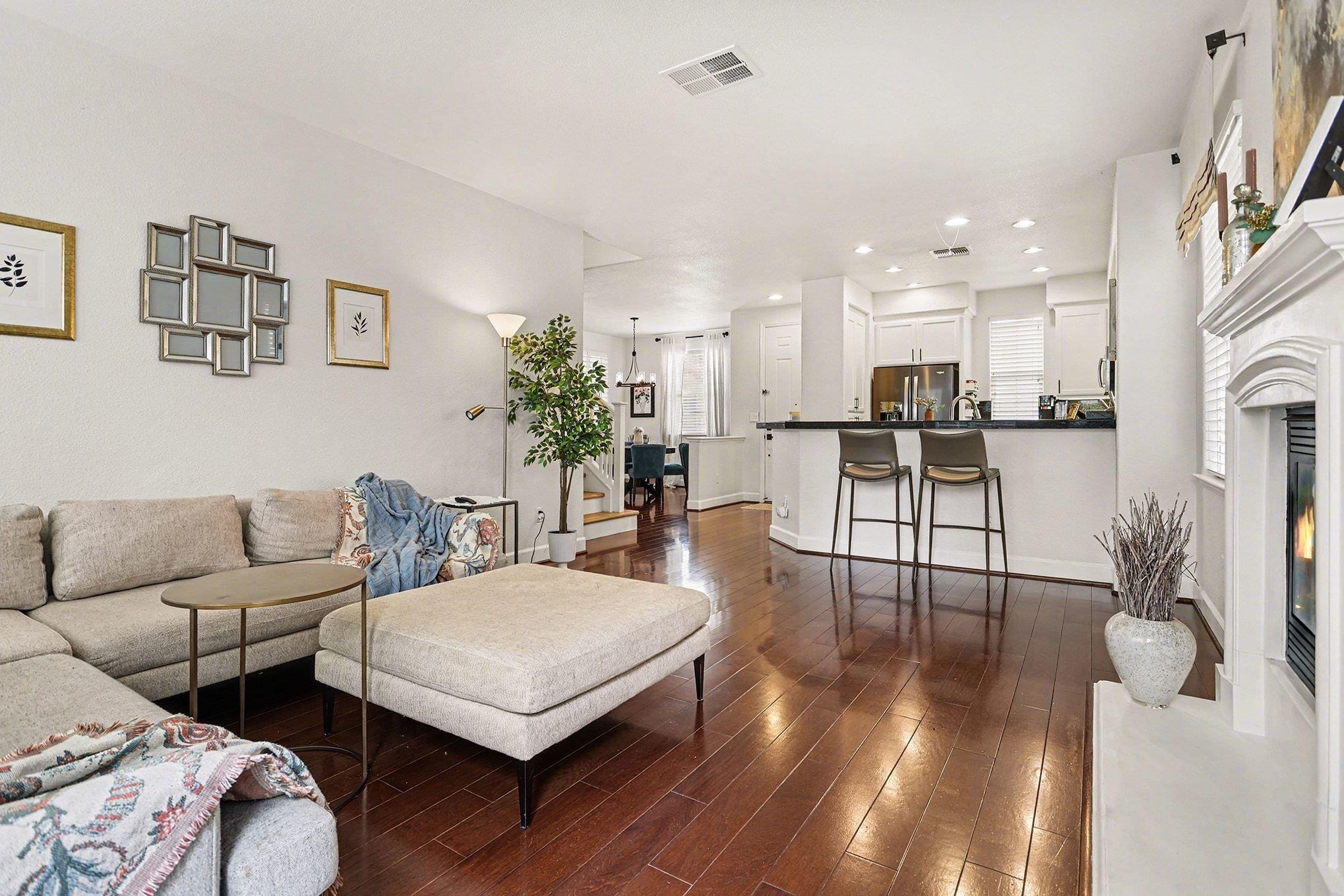 Detail Gallery Image 5 of 36 For 6235 Newhaven Ln, Vallejo,  CA 94591 - 3 Beds | 2/1 Baths