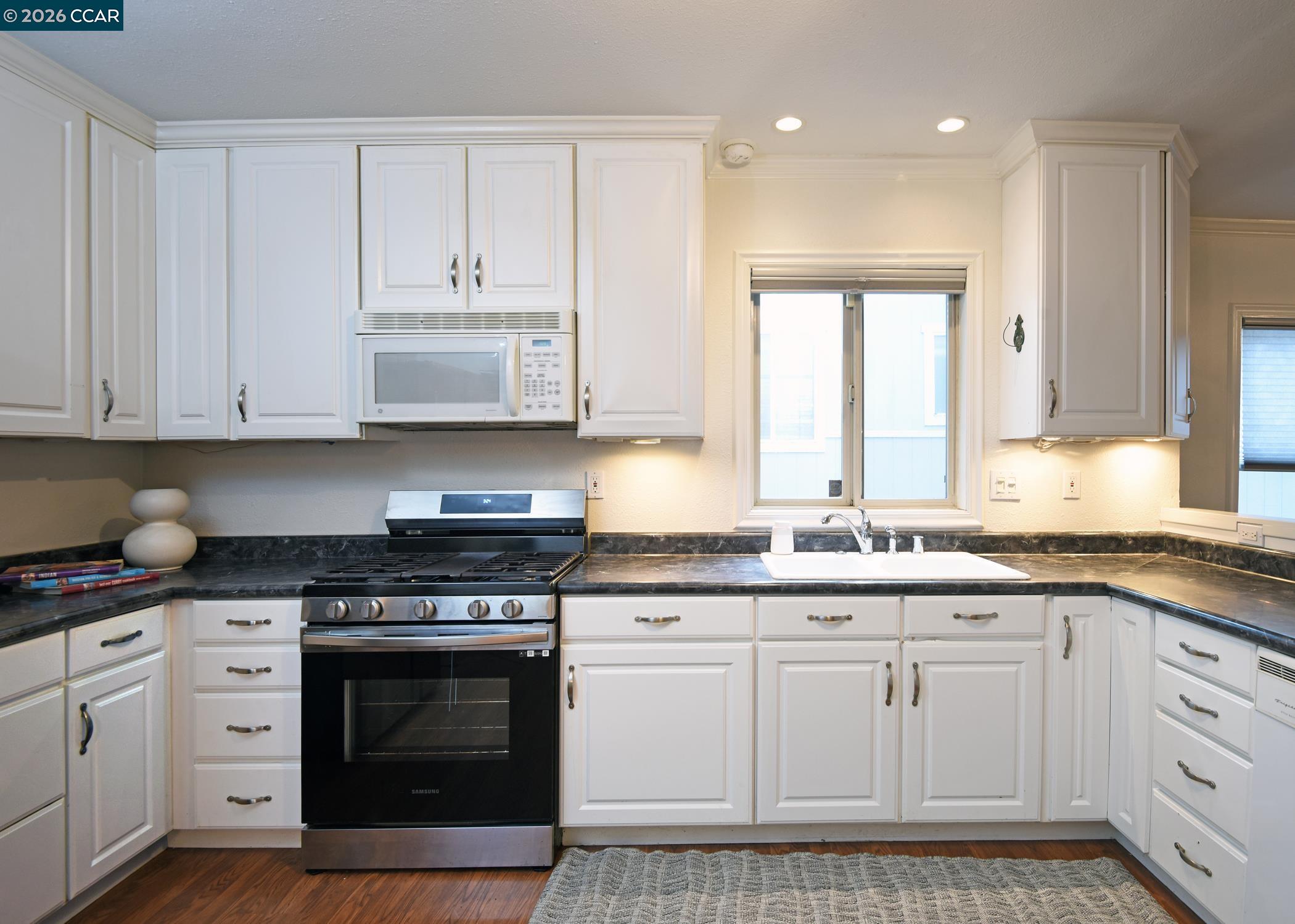 Detail Gallery Image 9 of 25 For 228 Arreba St., Martinez,  CA 94553 - 2 Beds | 1 Baths