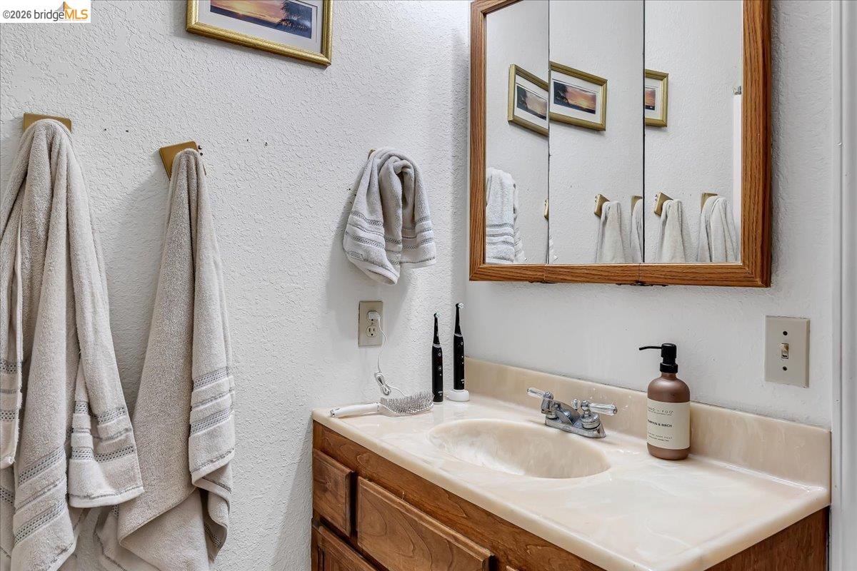 Detail Gallery Image 13 of 50 For 20550 Ponderosa Way, Tuolumne,  CA 95379 - 5 Beds | 3 Baths