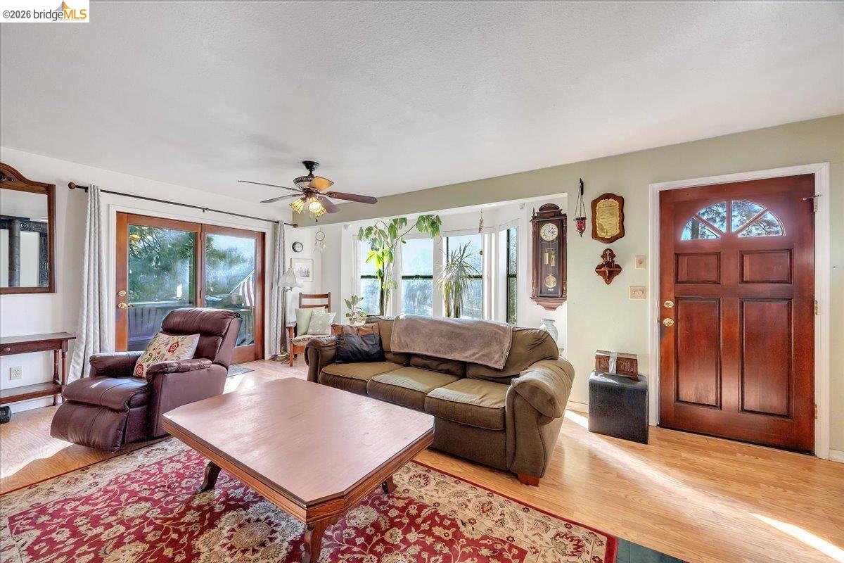 Detail Gallery Image 18 of 50 For 20550 Ponderosa Way, Tuolumne,  CA 95379 - 5 Beds | 3 Baths