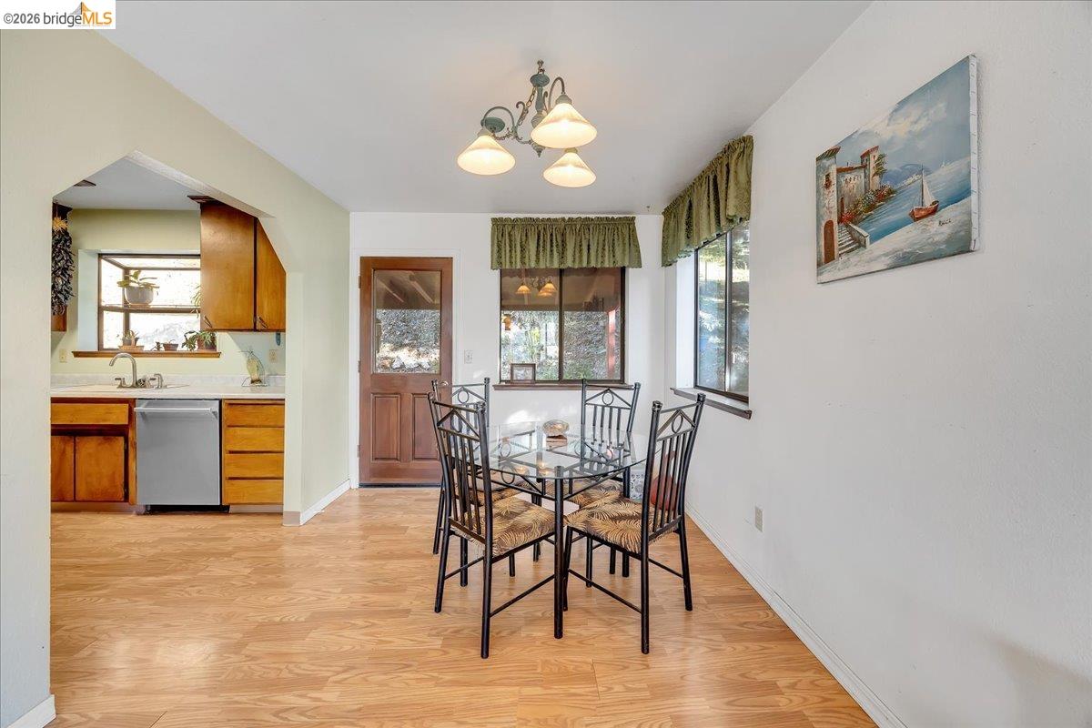 Detail Gallery Image 21 of 50 For 20550 Ponderosa Way, Tuolumne,  CA 95379 - 5 Beds | 3 Baths