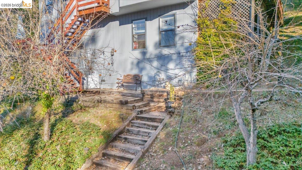 Detail Gallery Image 7 of 50 For 20550 Ponderosa Way, Tuolumne,  CA 95379 - 5 Beds | 3 Baths