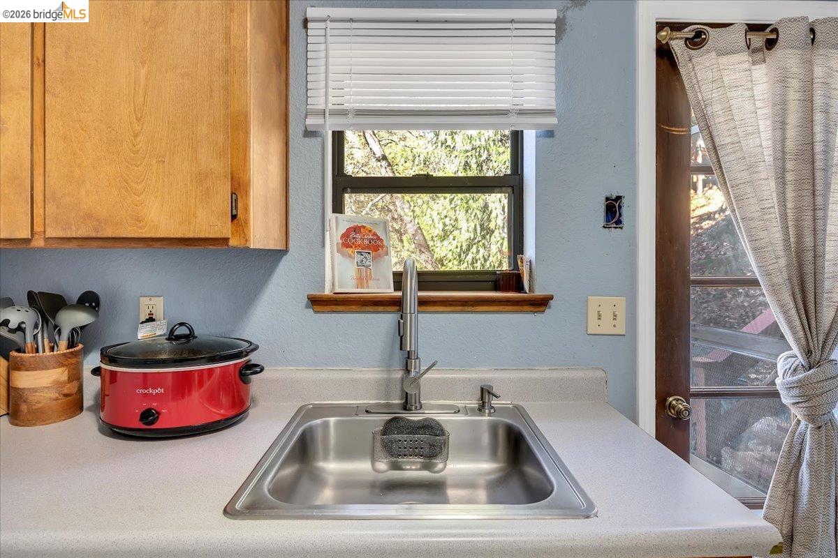 Detail Gallery Image 10 of 50 For 20550 Ponderosa Way, Tuolumne,  CA 95379 - 5 Beds | 3 Baths