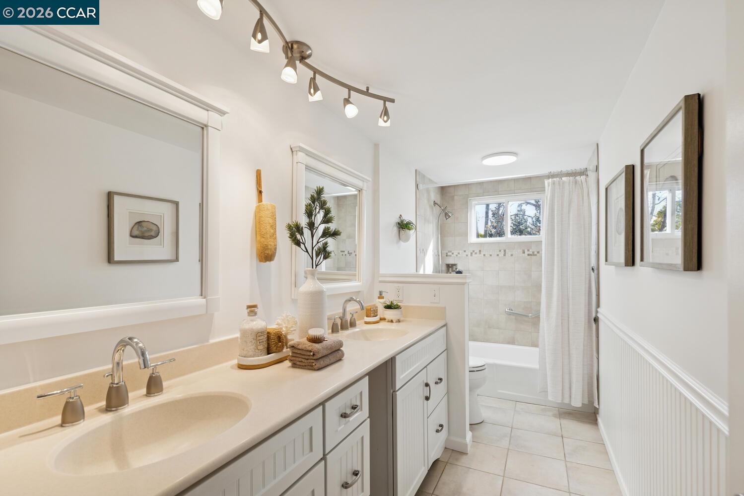 Detail Gallery Image 17 of 51 For 183 Miramonte Dr, Moraga,  CA 94556 - 3 Beds | 3 Baths