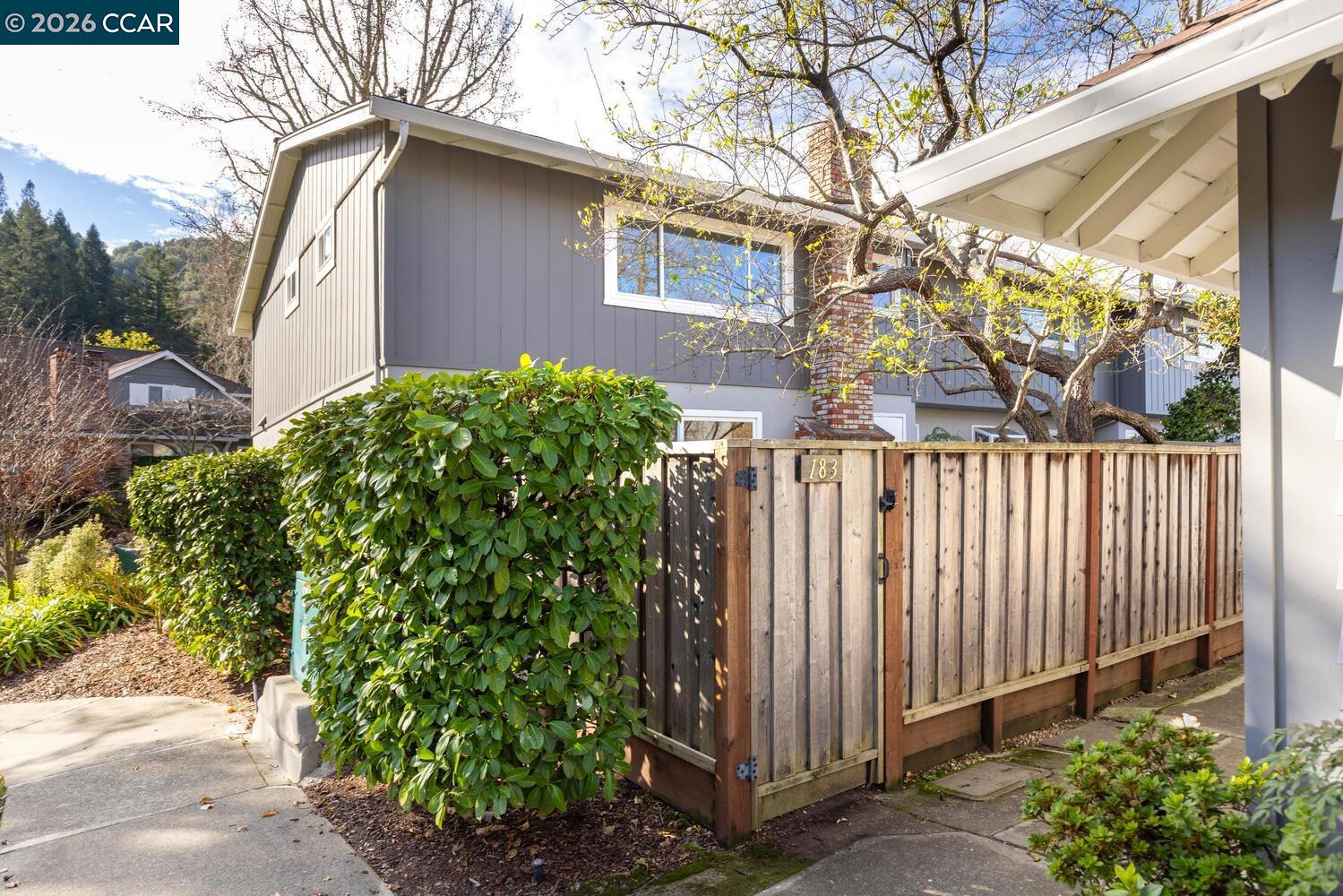 Detail Gallery Image 23 of 51 For 183 Miramonte Dr, Moraga,  CA 94556 - 3 Beds | 3 Baths