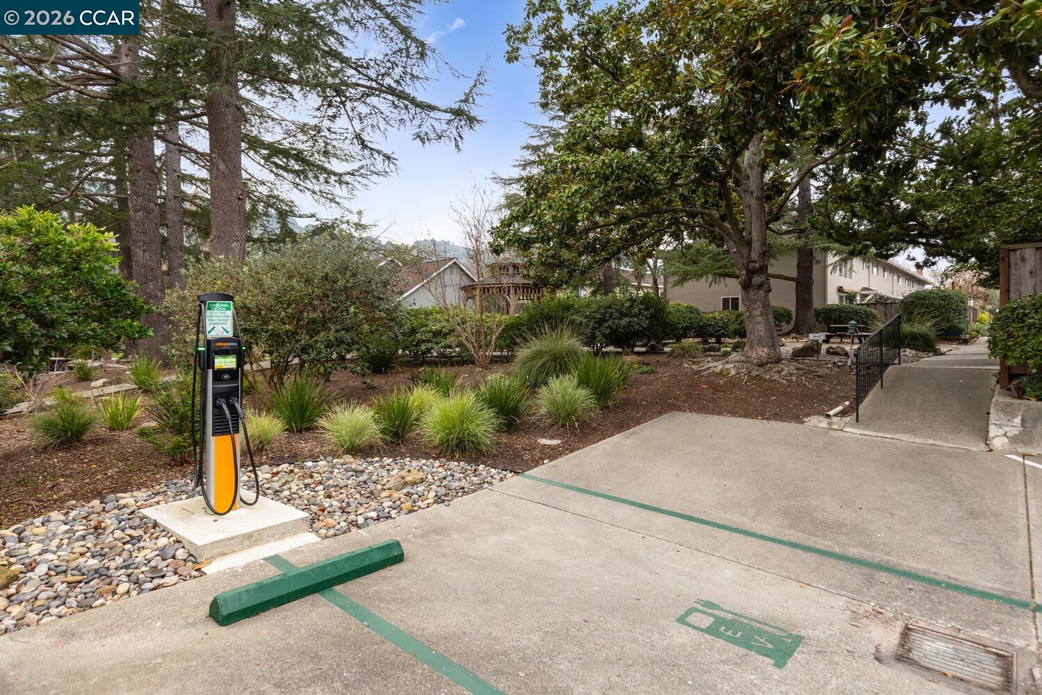 Detail Gallery Image 35 of 51 For 183 Miramonte Dr, Moraga,  CA 94556 - 3 Beds | 3 Baths