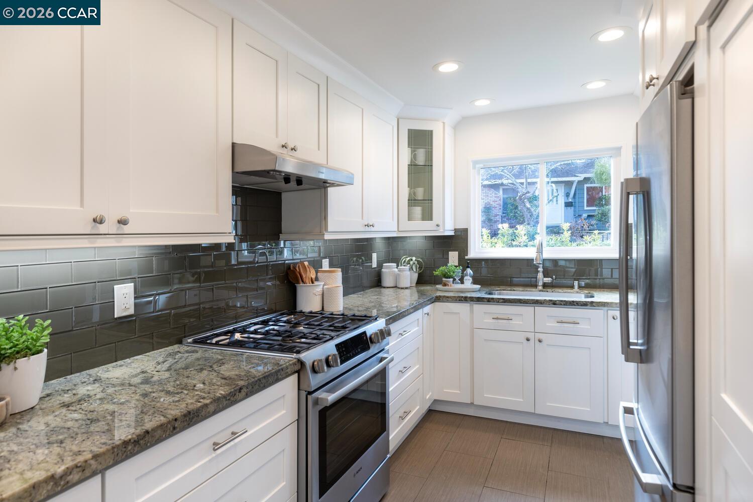 Detail Gallery Image 9 of 51 For 183 Miramonte Dr, Moraga,  CA 94556 - 3 Beds | 3 Baths