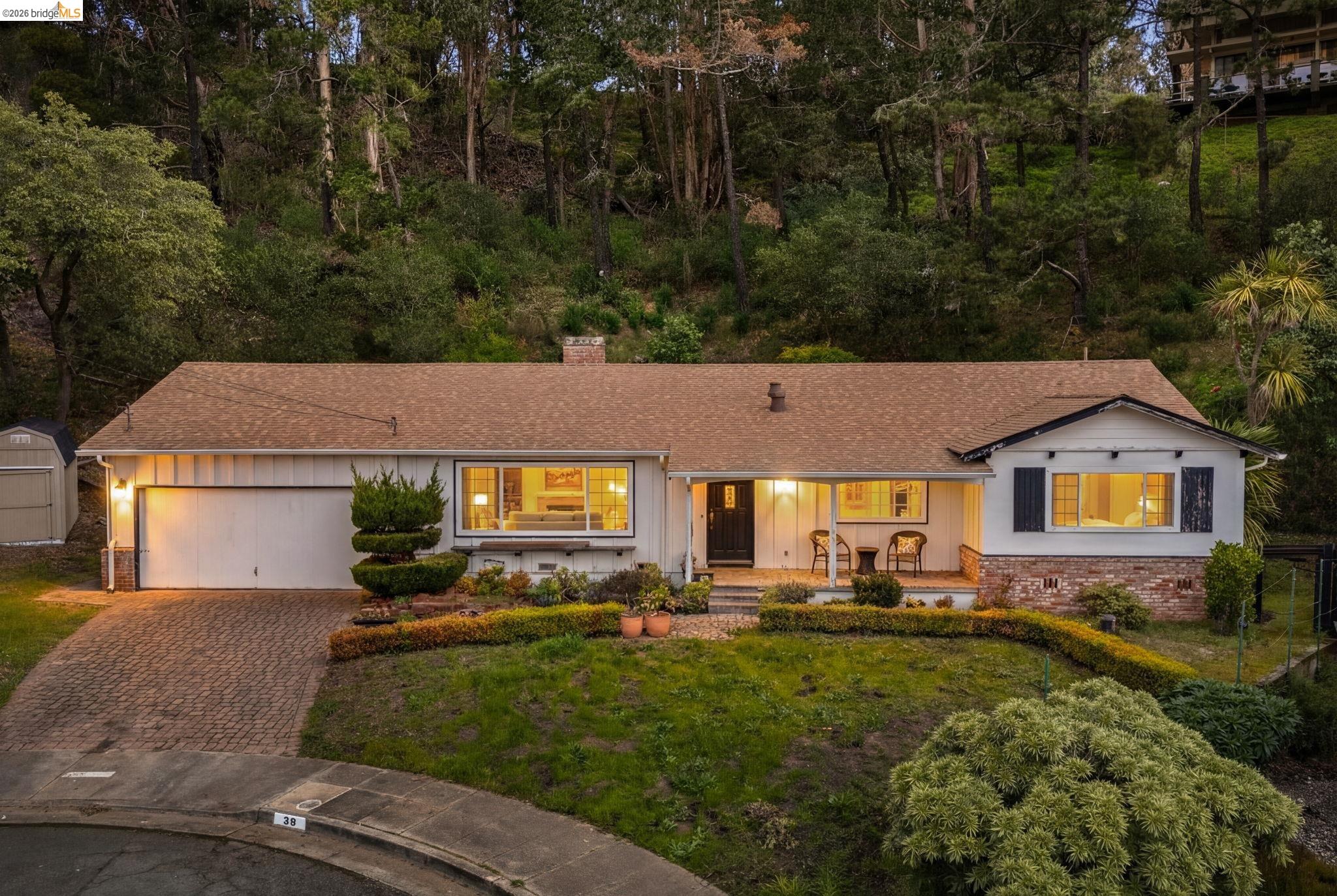 Front Image Thumbnail for EB41121851