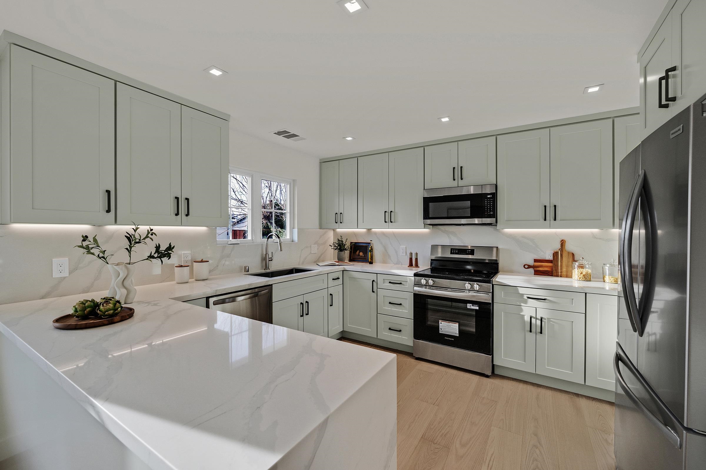 Detail Gallery Image 9 of 59 For 4759 Valpey Park Ave, Fremont,  CA 94538 - 4 Beds | 4 Baths