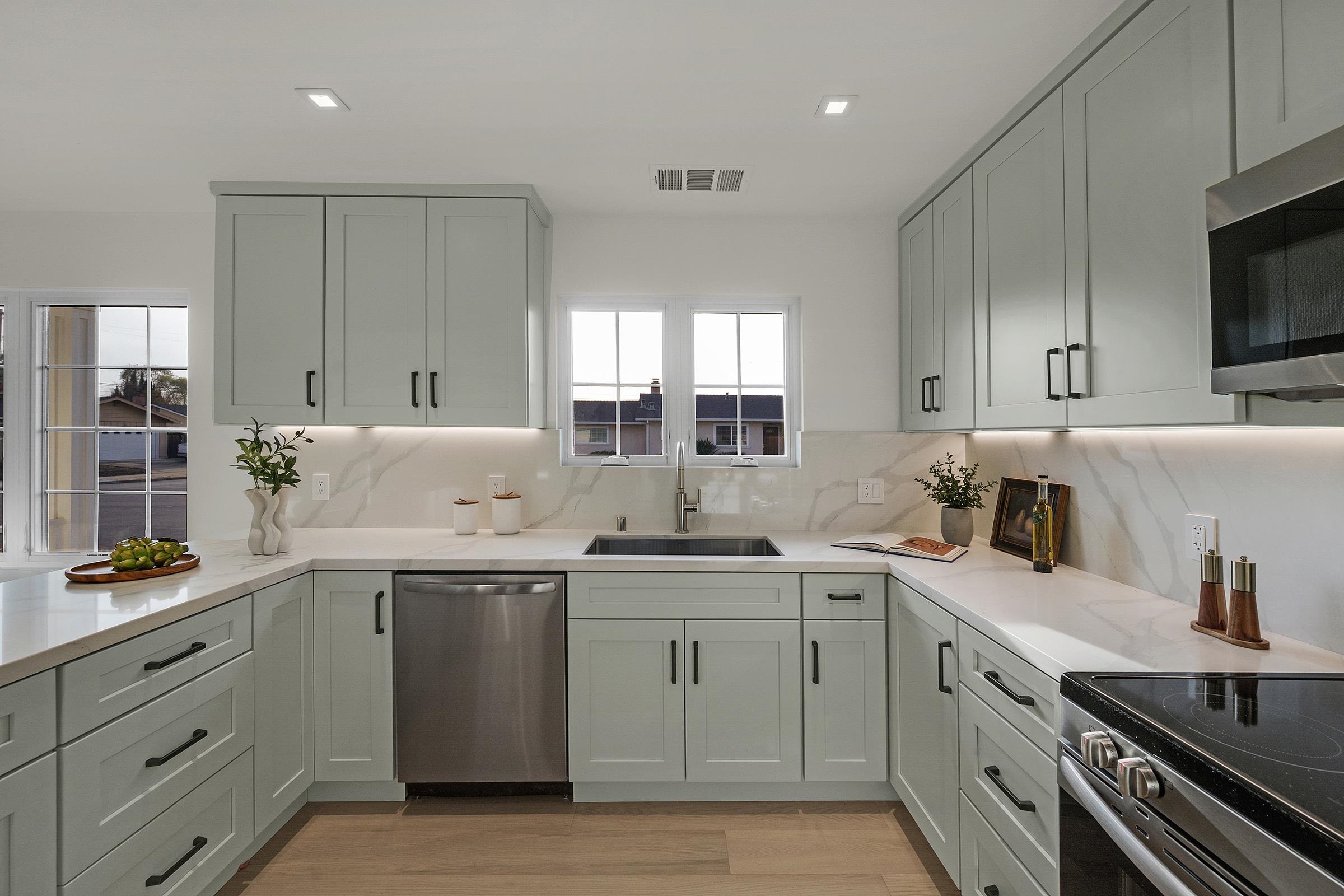 Detail Gallery Image 10 of 59 For 4759 Valpey Park Ave, Fremont,  CA 94538 - 4 Beds | 4 Baths