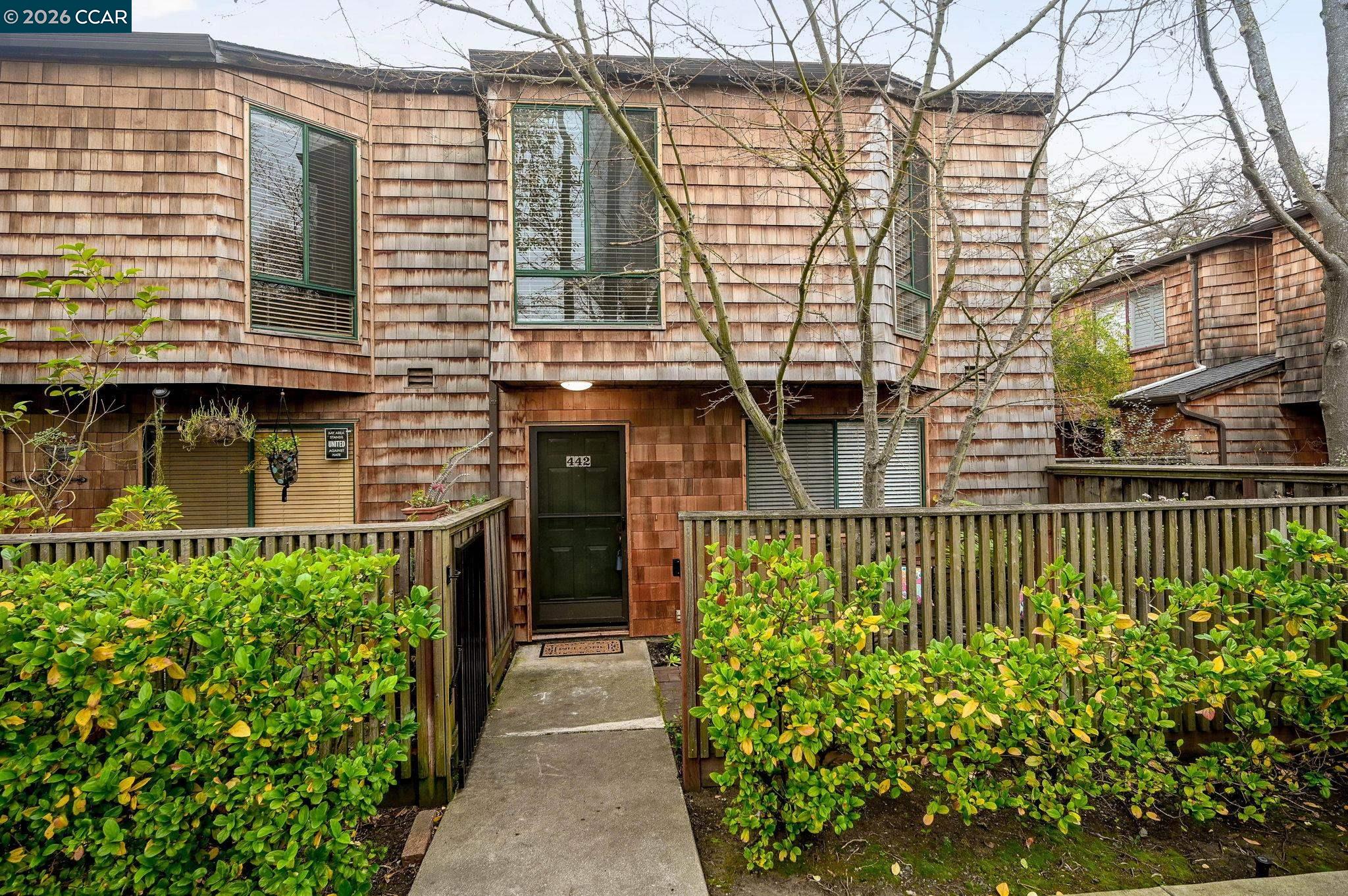 Front Image Thumbnail for CC41121858