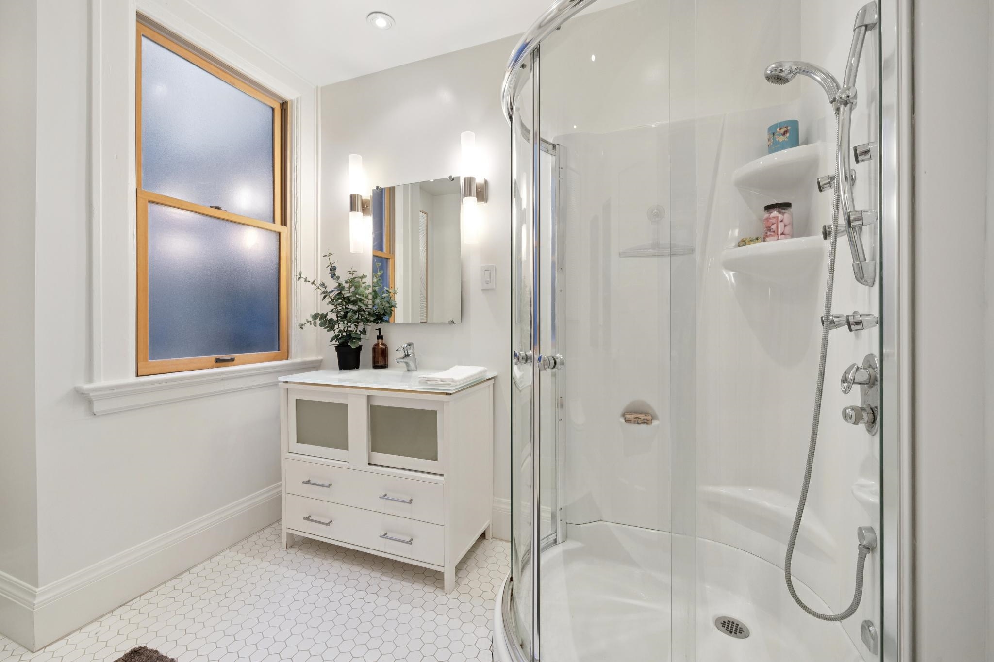 Detail Gallery Image 25 of 52 For 1316 Taylor Street, San Francisco,  CA 94108 - 4 Beds | 1/1 Baths