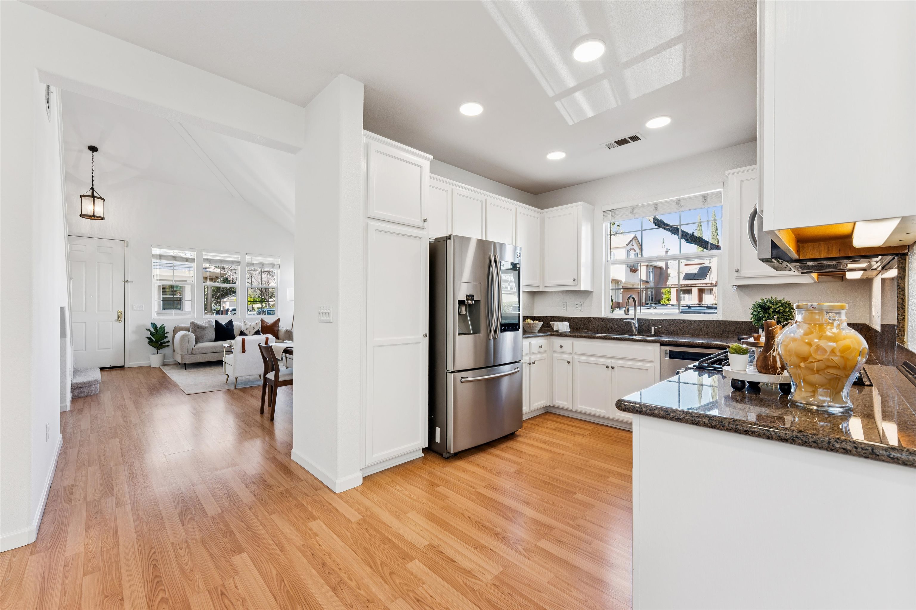 Detail Gallery Image 6 of 34 For 3989 Strafford Ct, Dublin,  CA 94568 - 3 Beds | 2/1 Baths