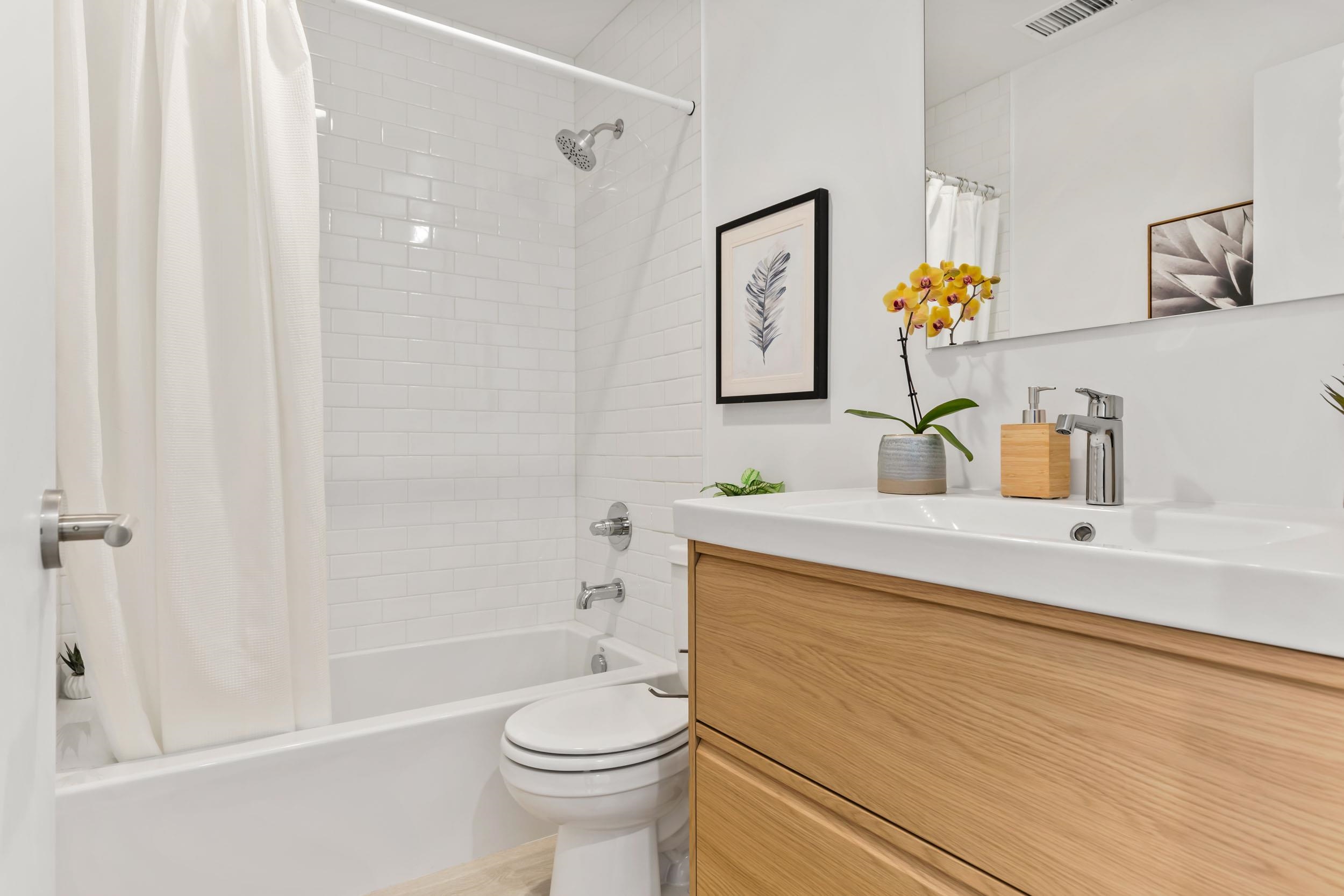 Detail Gallery Image 4 of 26 For 1235 Hampel St., Oakland,  CA 94602 - 3 Beds | 2 Baths