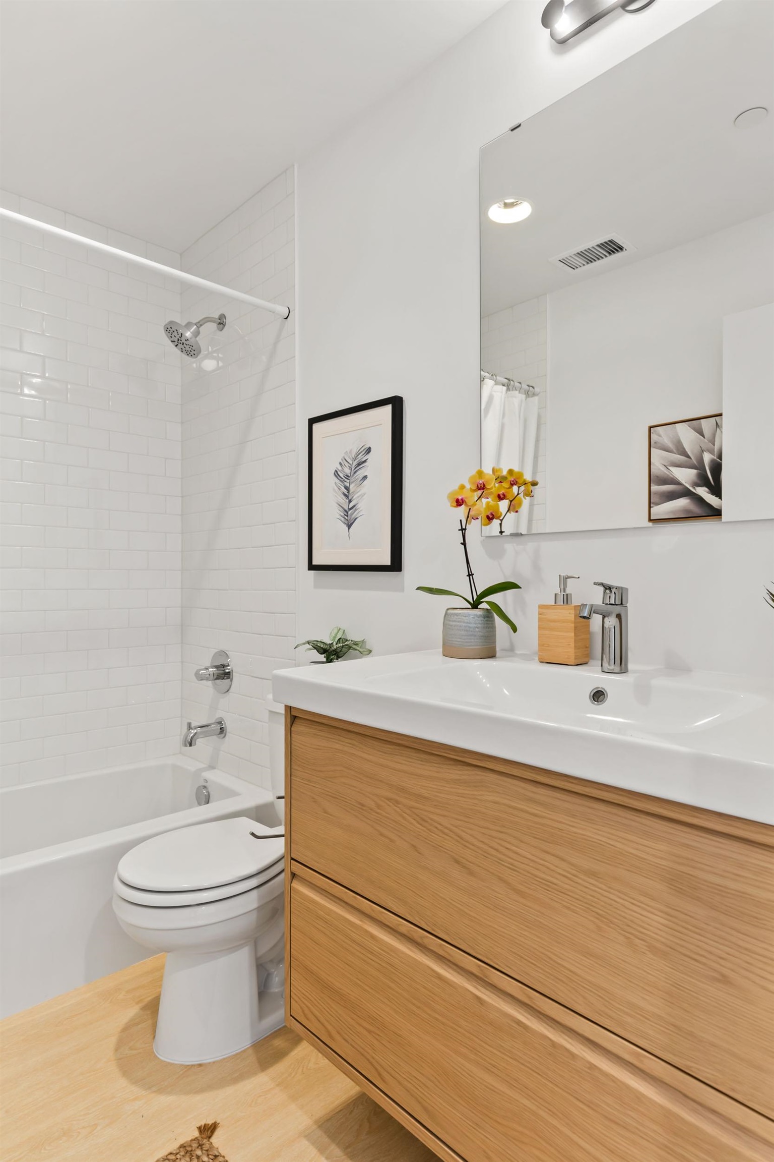 Detail Gallery Image 6 of 26 For 1235 Hampel St., Oakland,  CA 94602 - 3 Beds | 2 Baths