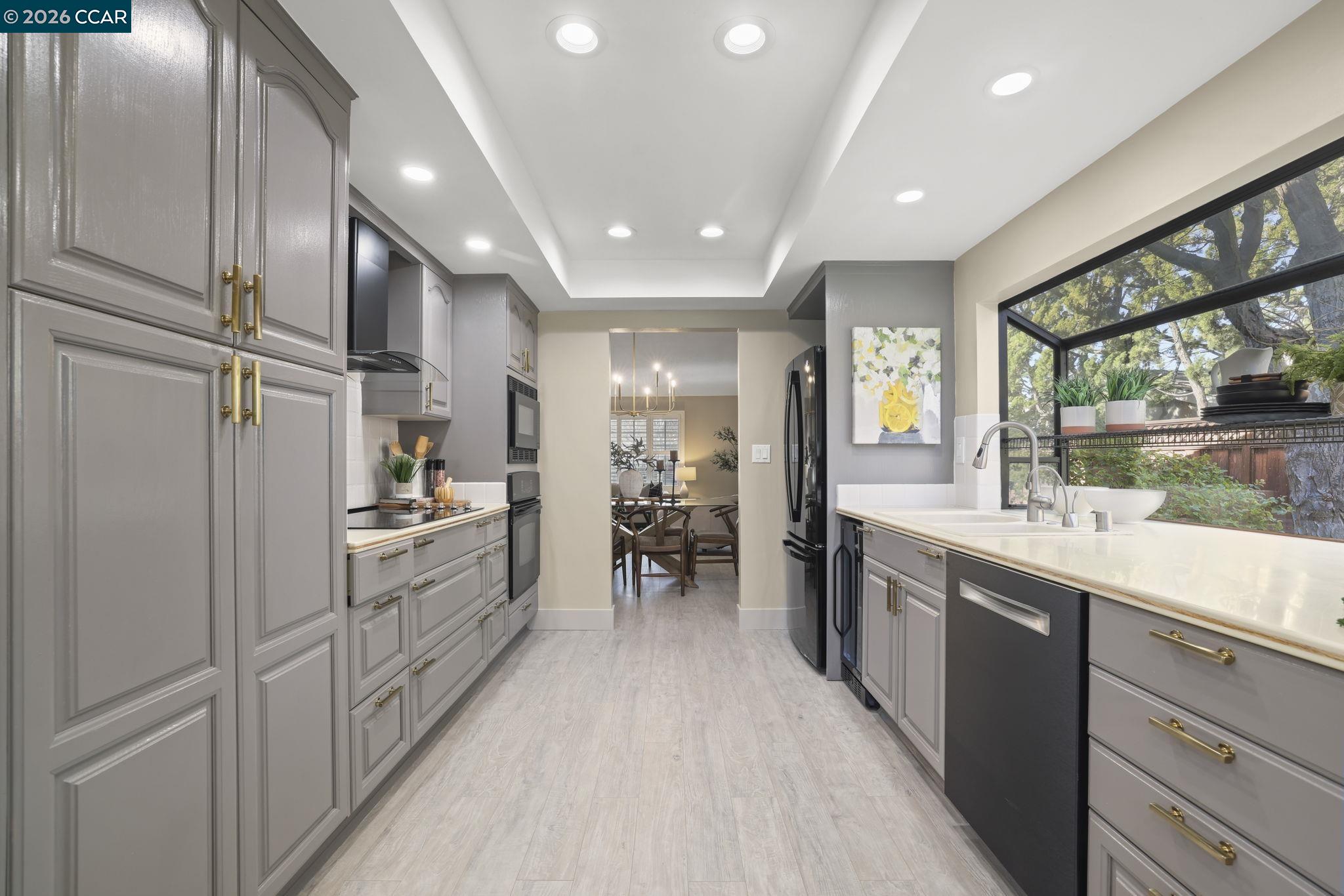 Detail Gallery Image 14 of 46 For 406 Mt Sequoia Ct, Clayton,  CA 94517 - 3 Beds | 2 Baths