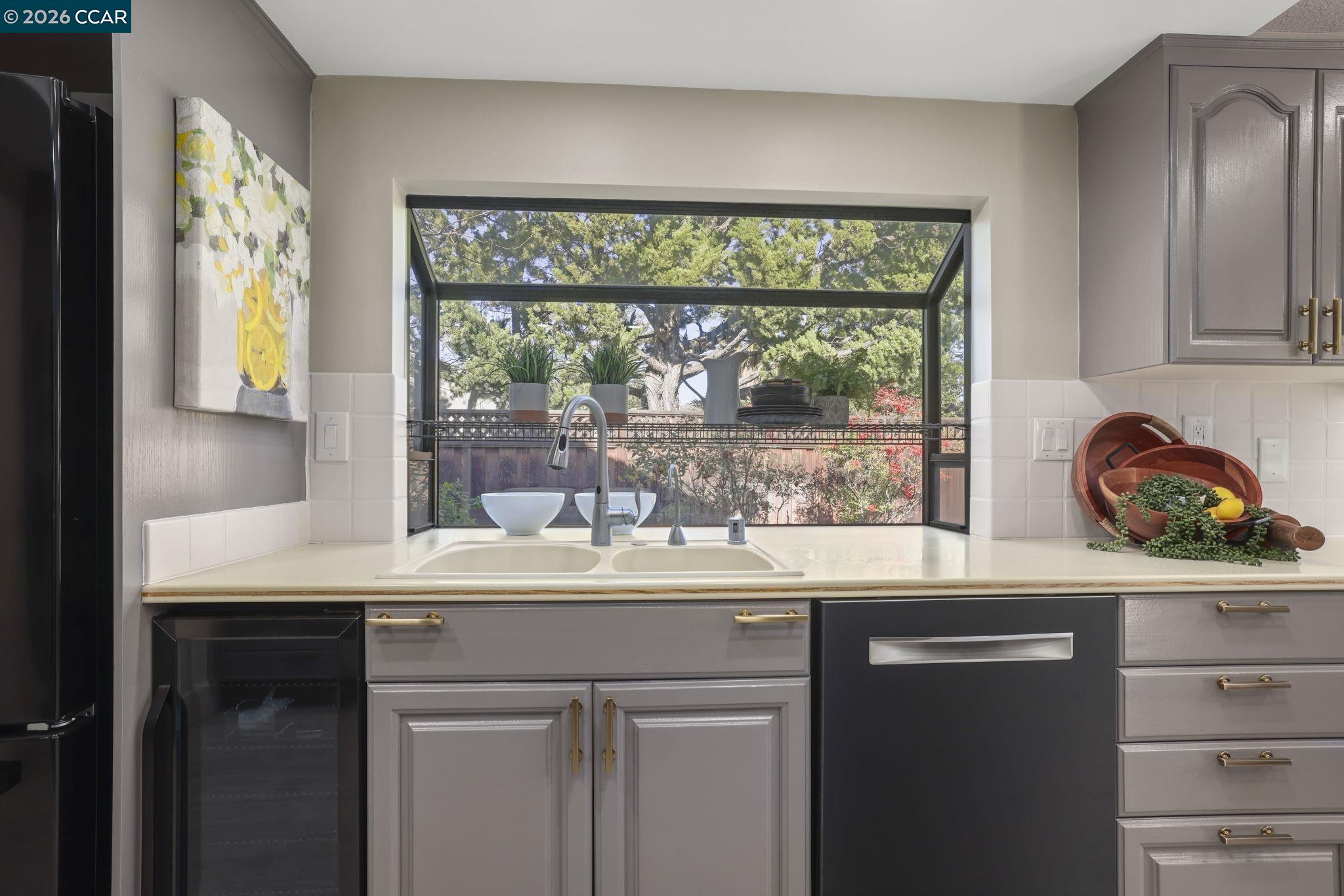 Detail Gallery Image 15 of 46 For 406 Mt Sequoia Ct, Clayton,  CA 94517 - 3 Beds | 2 Baths