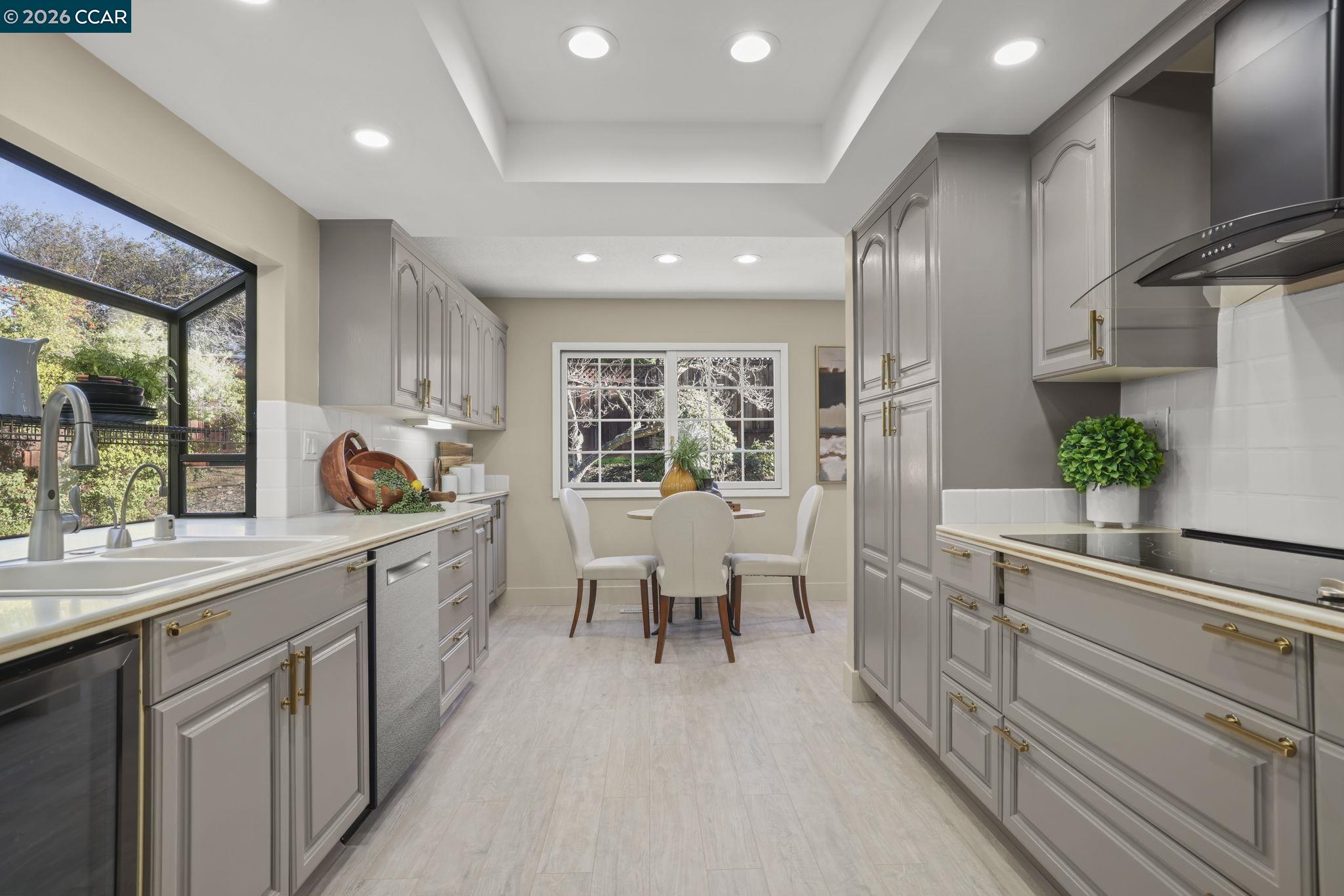 Detail Gallery Image 16 of 46 For 406 Mt Sequoia Ct, Clayton,  CA 94517 - 3 Beds | 2 Baths